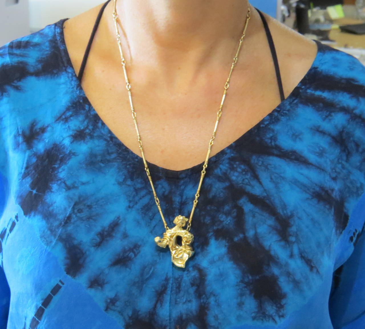 Salvador Dali Madonna of Port Ligat Gold Pendant Necklace In Excellent Condition In Lambertville, NJ