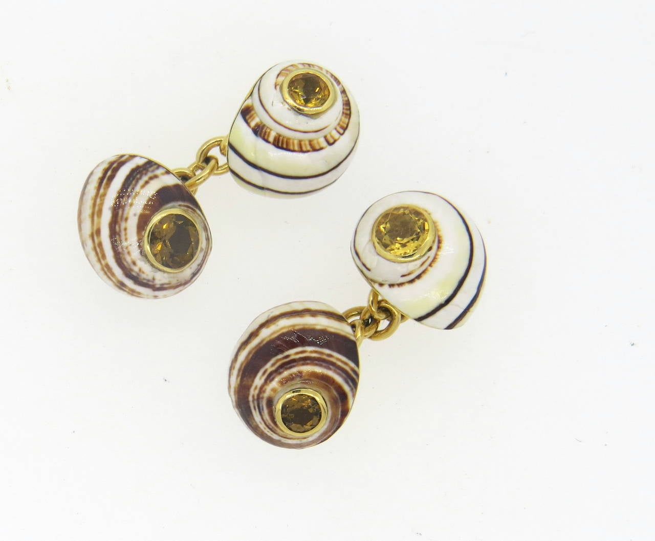 A pair of new 18k yellow gold cufflinks, crafted by Trianon, featuring shell top and citrine gemstones in the center. Each top measures 15mm x 11mm. Marked Trianon, 750 and makers mark. Weight - 8.3 grams
Retail $4200