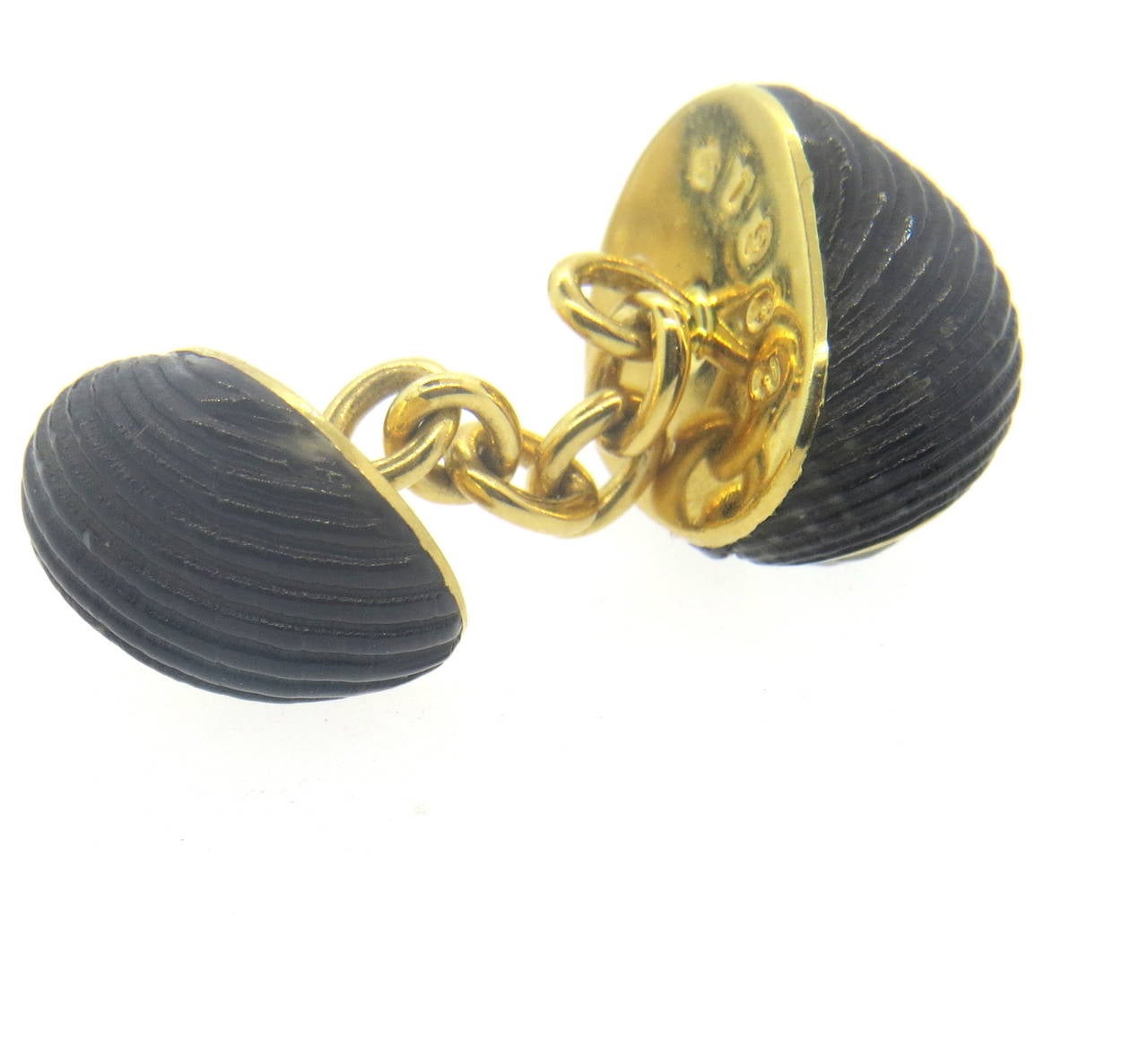 Trianon Aquamarine Shell Gold Cufflinks In New Condition For Sale In Lambertville, NJ