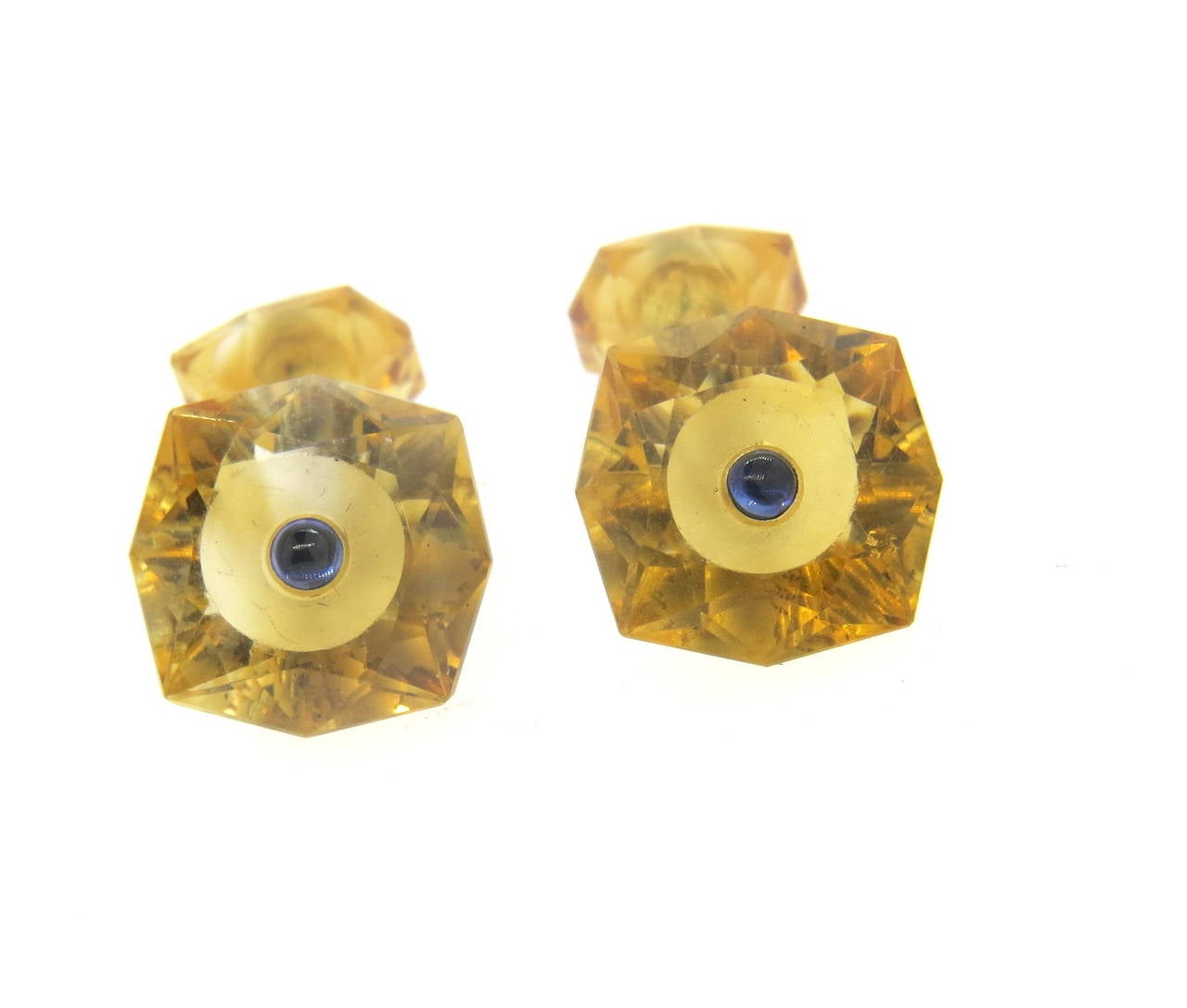 Pair of 14k yellow gold cufflinks, crafted by Trianon, decorated with faceted citrine top and blue sapphire cabochon in the center. Top measures 15mm x 15mm, back - 11mm x 11mn. Marked Trianon 14k . Weight - 6.1 grams
Retail $3100
