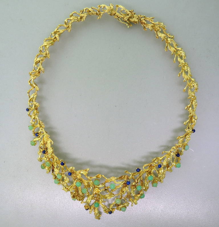 1970s Naturalistic Chalcedony Lapis Gold Necklace In Excellent Condition In Lambertville, NJ