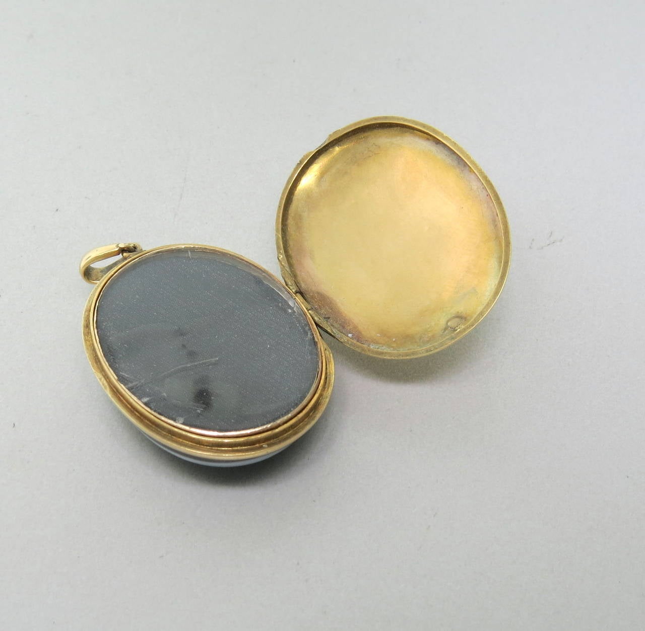 Women's Victorian Banded Agate Gold Locket Pendant