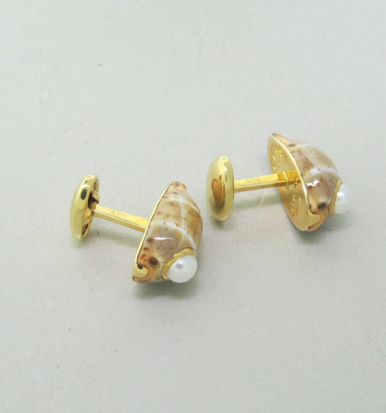 Men's Trianon Shell Pearl Gold Cufflinks For Sale