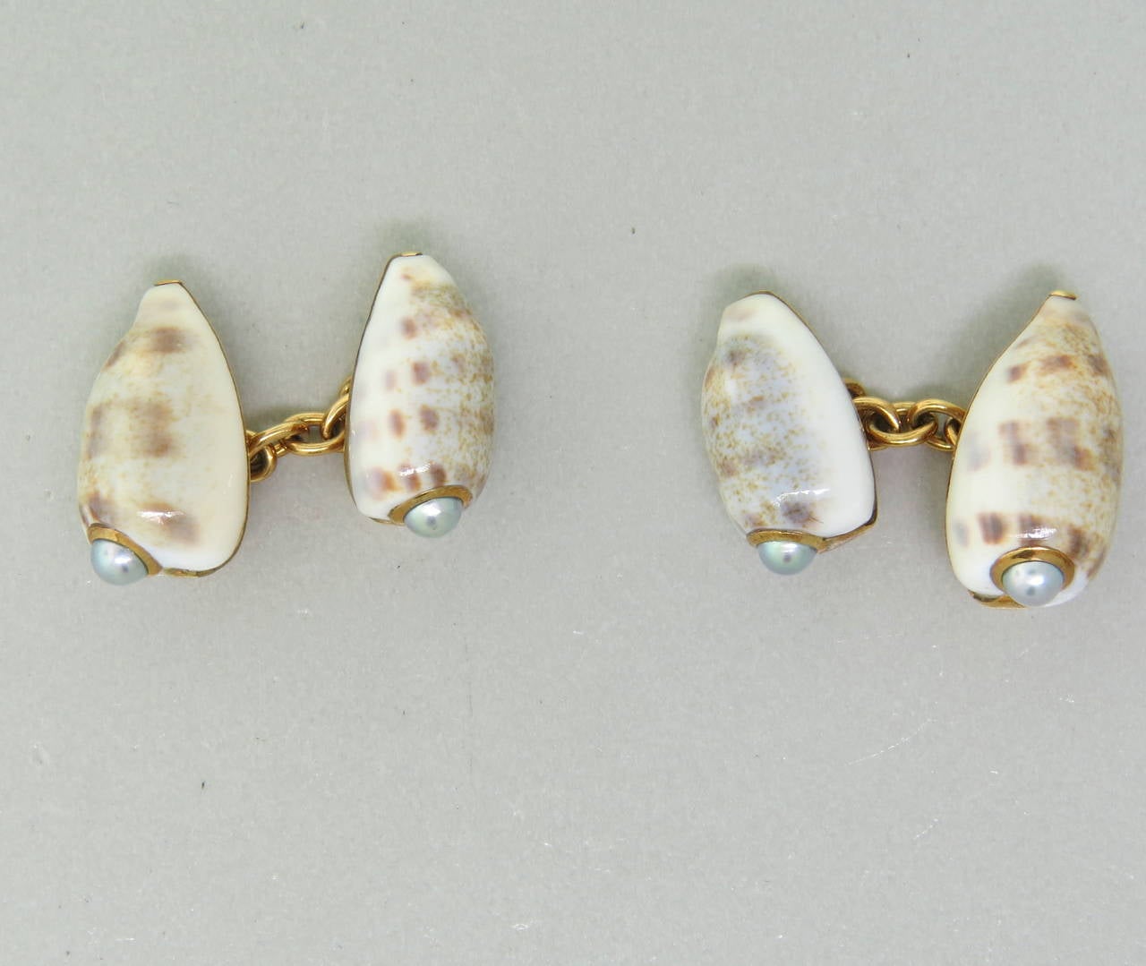 Trianon Pearl Shell Gold Cufflinks In New Condition For Sale In Lambertville, NJ