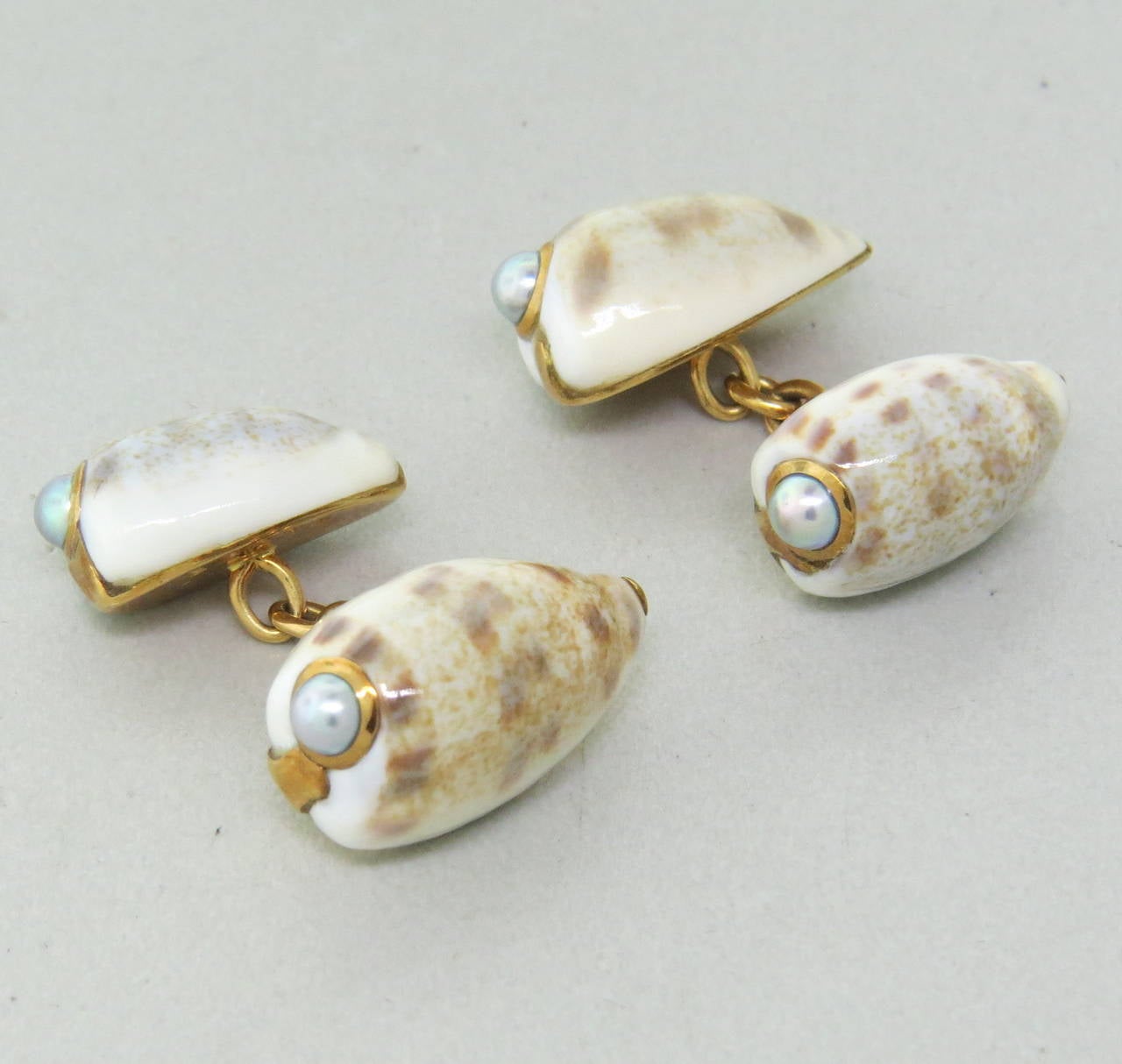 Men's Trianon Pearl Shell Gold Cufflinks For Sale