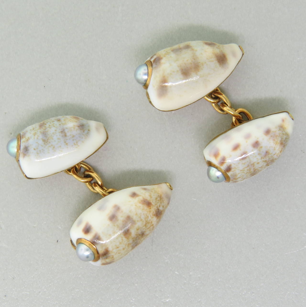 Trianon Pearl Shell Gold Cufflinks For Sale 1