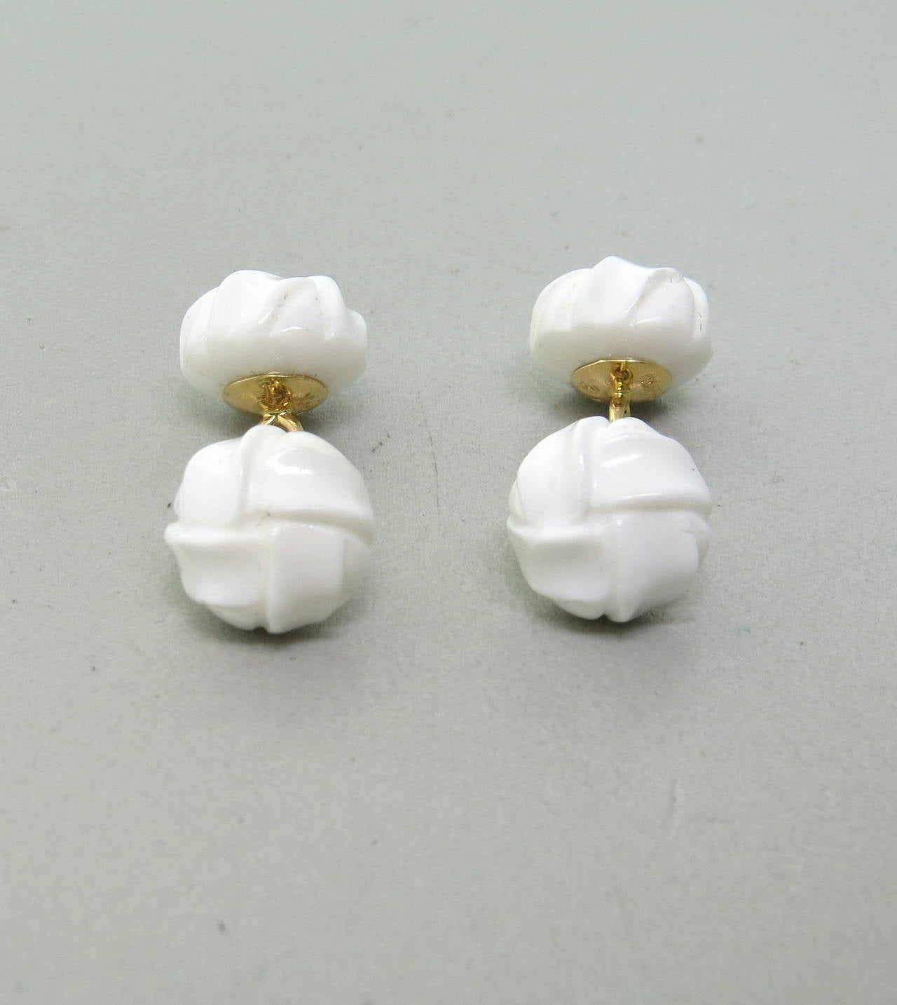 18k gold cufflinks by Trianon with carved white gemstone top - measuring 12mm in diameter.  Weight - 8.6gr.