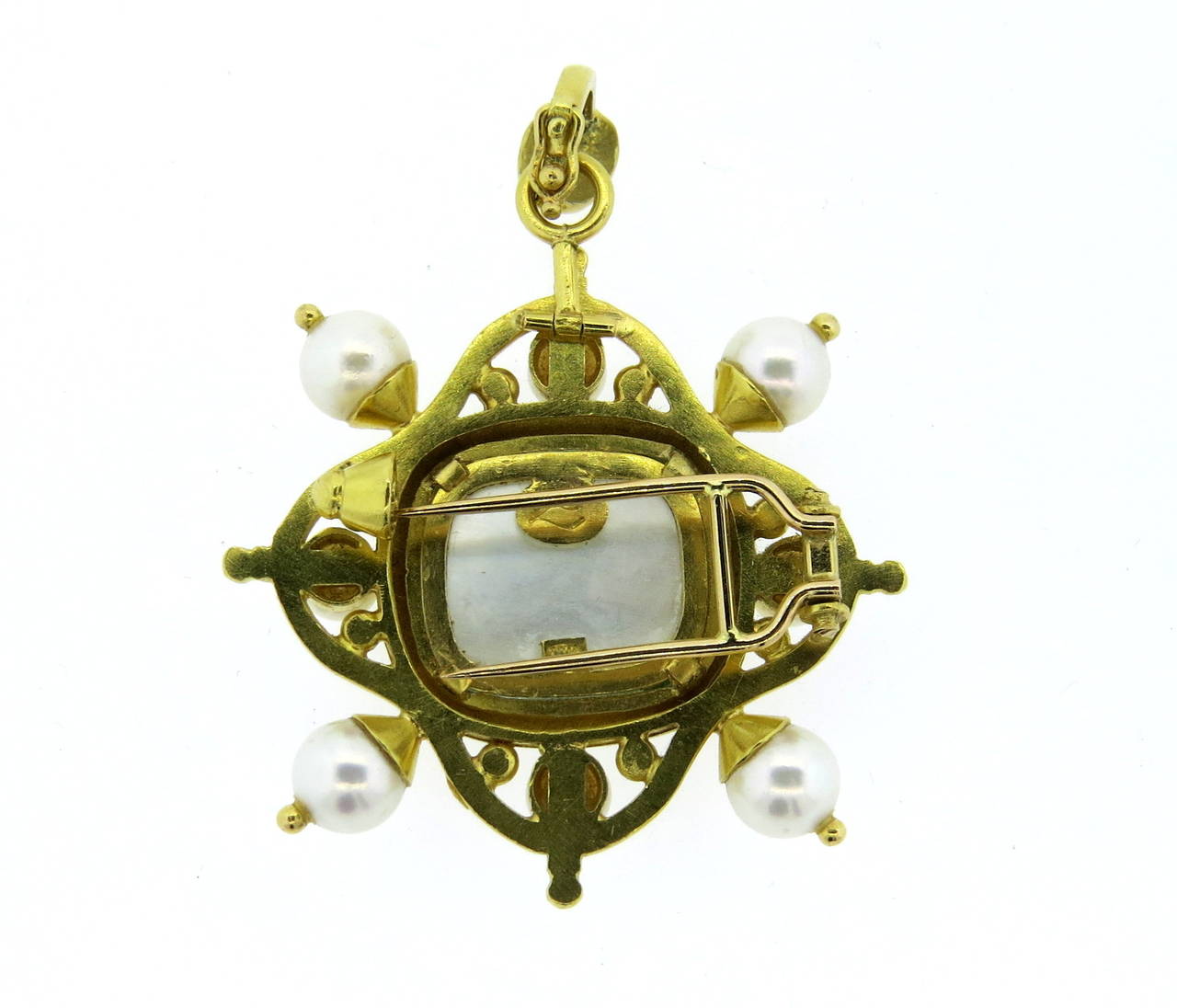 Elizabeth Locke 18k gold brooch pendant , measuring 41mm (excl bale) x 42mm. Featuring intaglio Venetian glass, backed with mother of pearl, and 8 pearls. Marked with Locke hallmark and 18k.  Weight of the piece - 25.8gr.