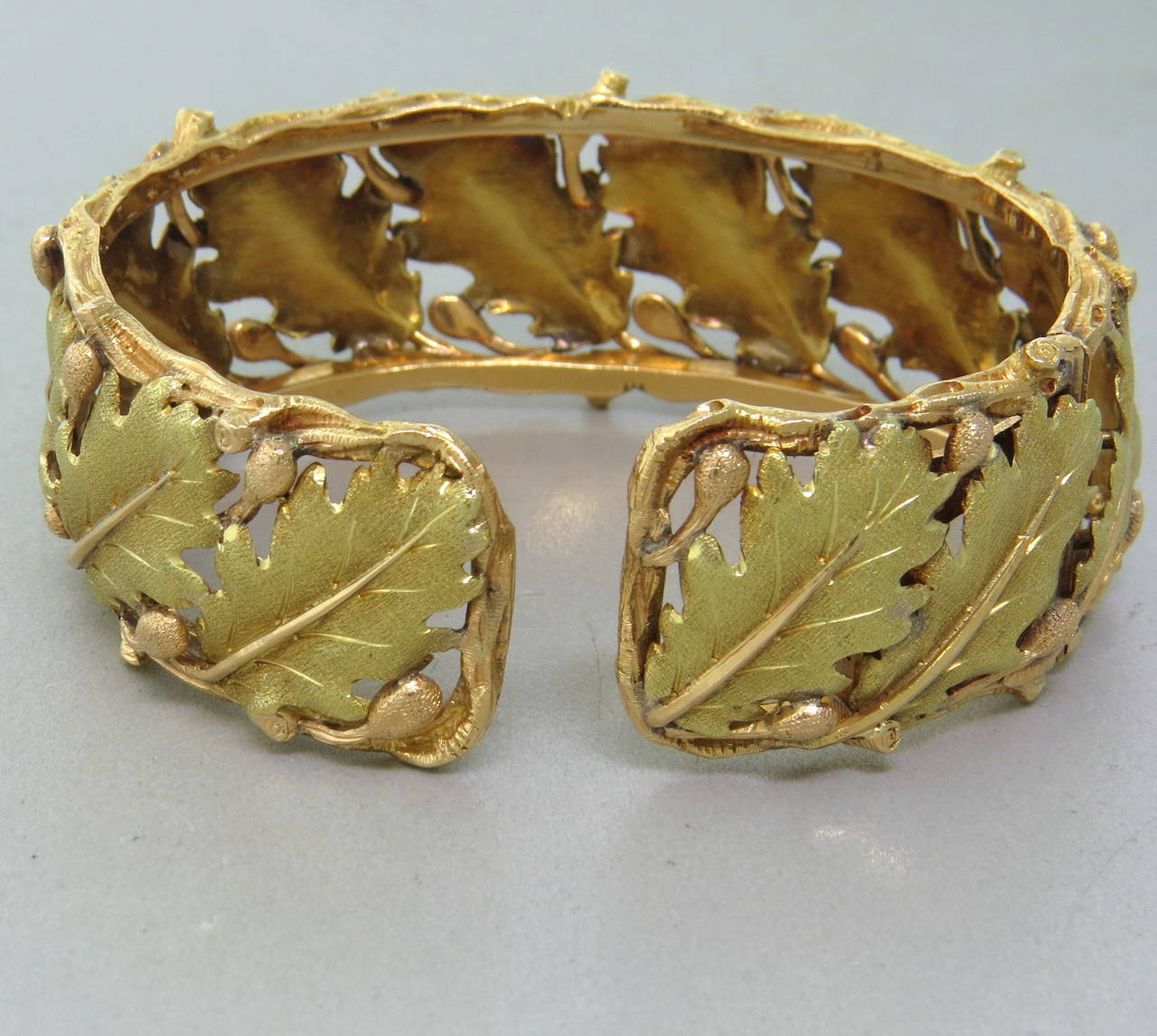 Buccellati Leaf Motif Gold Cuff Bracelet In Excellent Condition In Lambertville, NJ