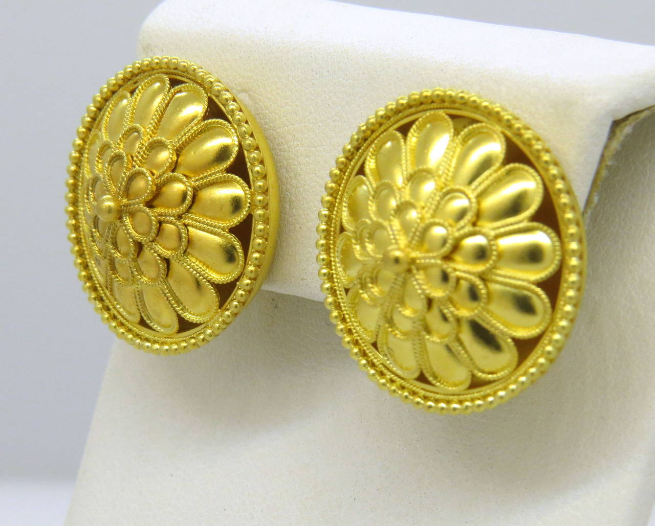 Ilias Lalaounis Gold Earrings In Excellent Condition In Lambertville, NJ