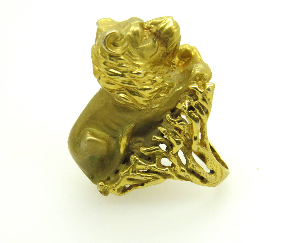 Massive 14k gold ring with lion top by Eric De Kolb . Ring size 8 1/2, ring top is 36mm x 22mm, ring sits approx. 22mm from the top of the finger. Marked Eric De Kolb and 14k. weight of the piece - 36.4 gr