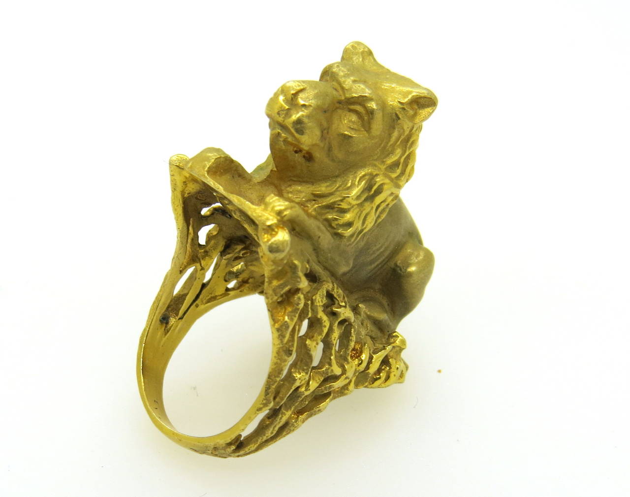 Massive Eric De Kolb Gold Lion Ring In Excellent Condition In Lambertville, NJ