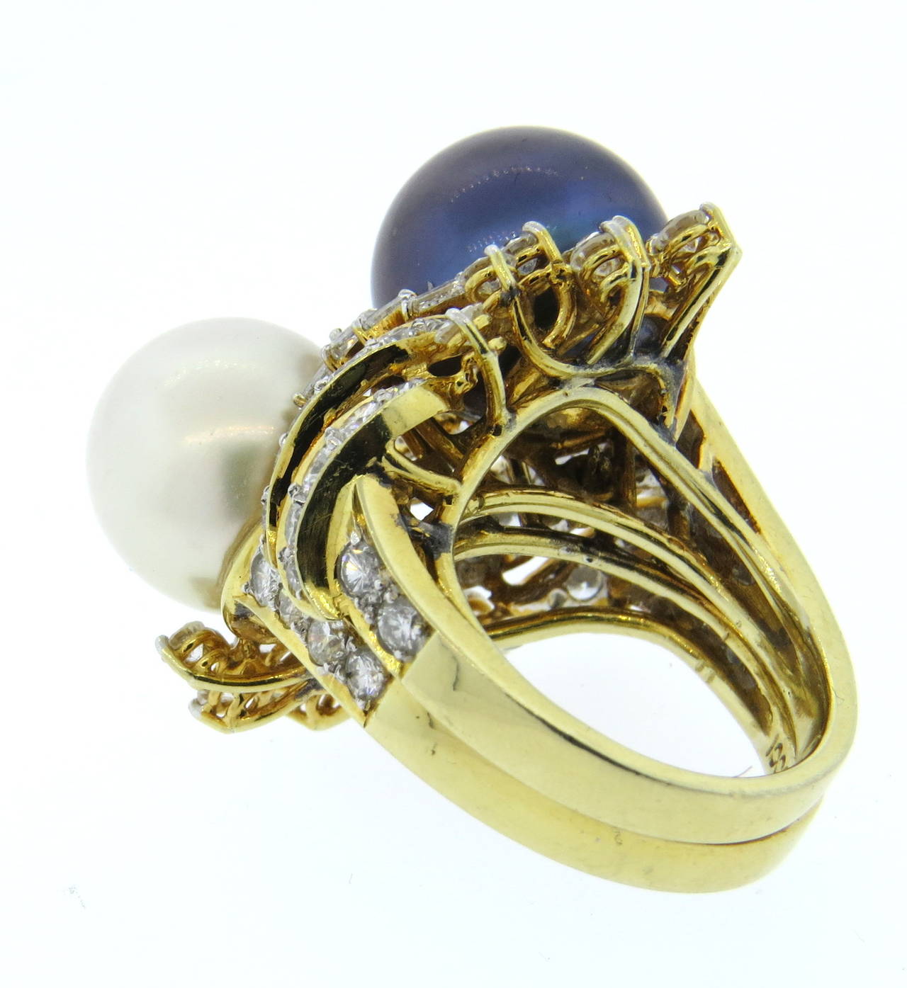 Gucci South Sea Pearl Diamond Gold Cocktail Ring In Excellent Condition In Lambertville, NJ