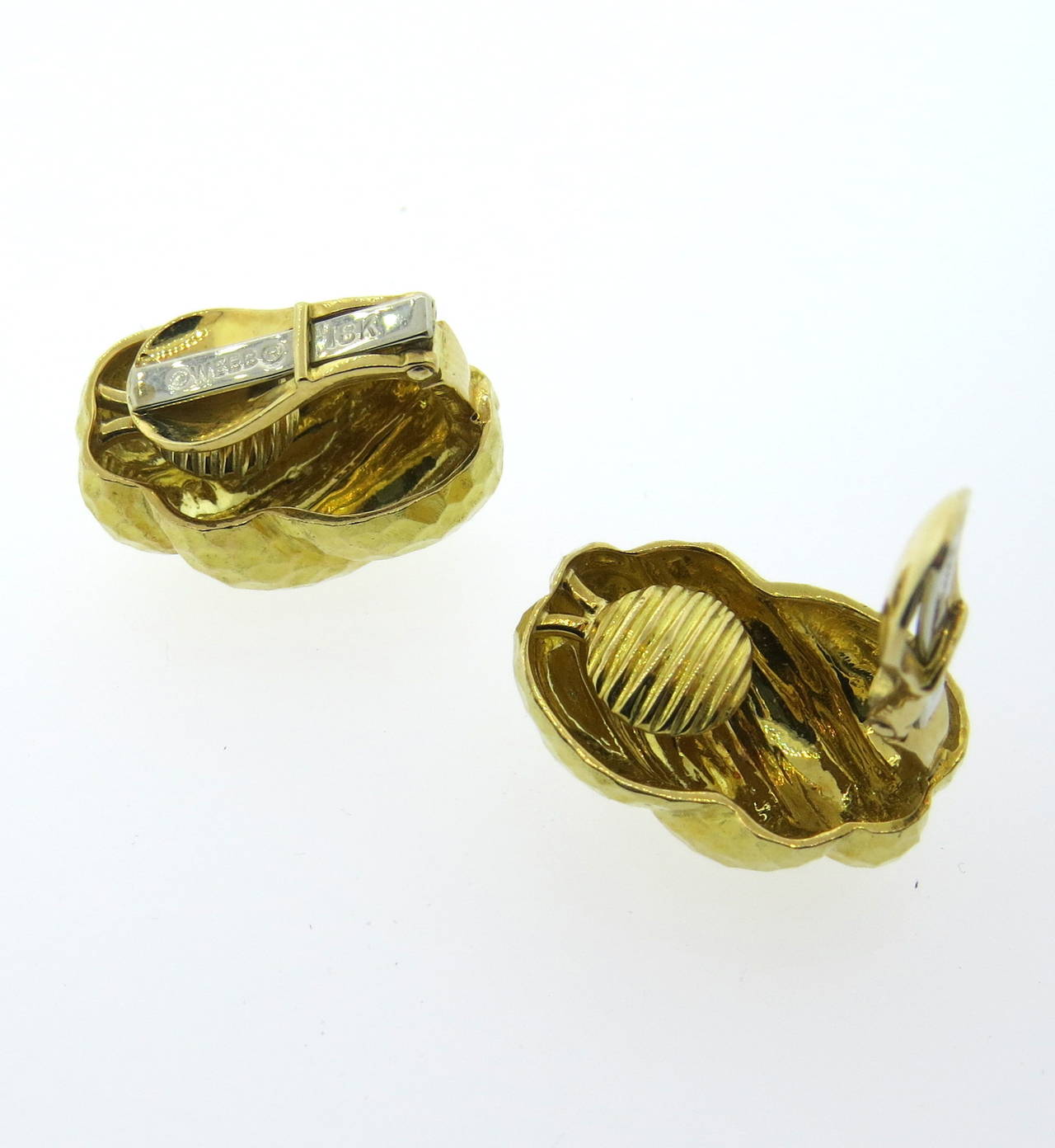 David Webb Hammered Gold Earrings In Excellent Condition In Lambertville, NJ
