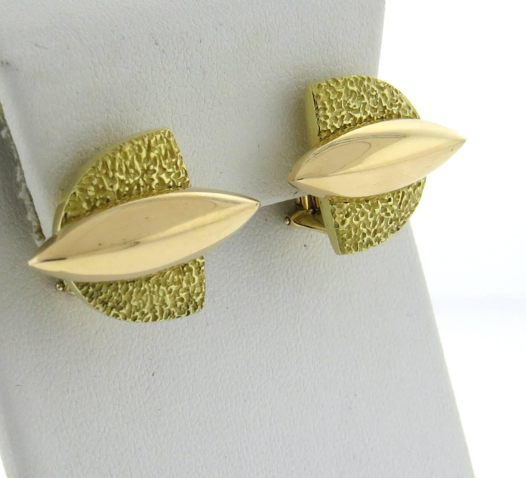 Ein Paar Ohrringe aus 18 Karat Gelb- und Roségold, gefertigt von Giorgio Facchini. Die Ohrringe messen 19 mm x 25 mm. Gekennzeichnet mit der Signatur Facchini, 750.  Gewicht - 23,3 Gramm 