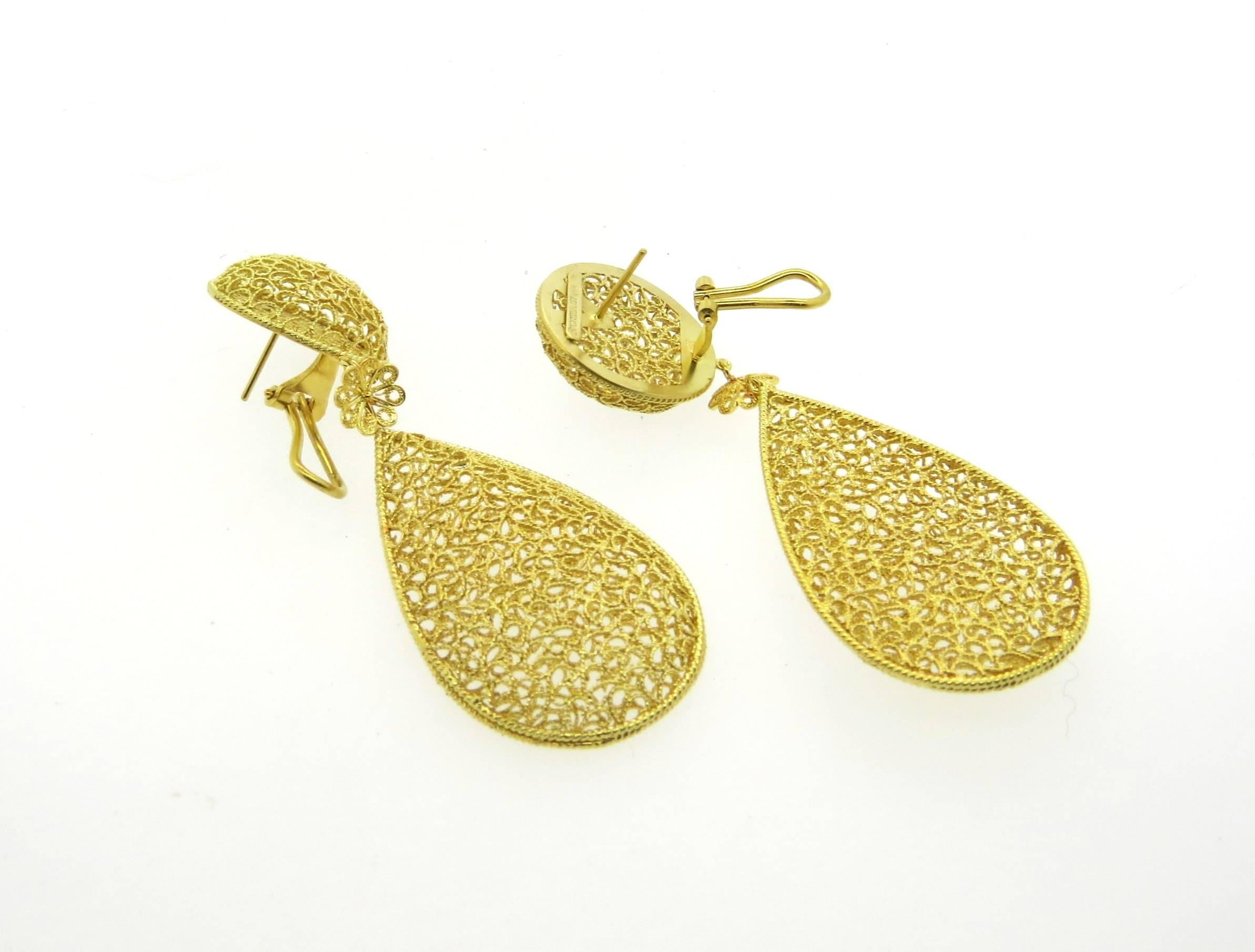 Long 18k yellow gold earrings, crafted by Buccellati. Earrings are 75mm long x 27mm wide. Marked: Buccellati 750. Weight - 27.6 grams
Come with original Buccellati paperwork