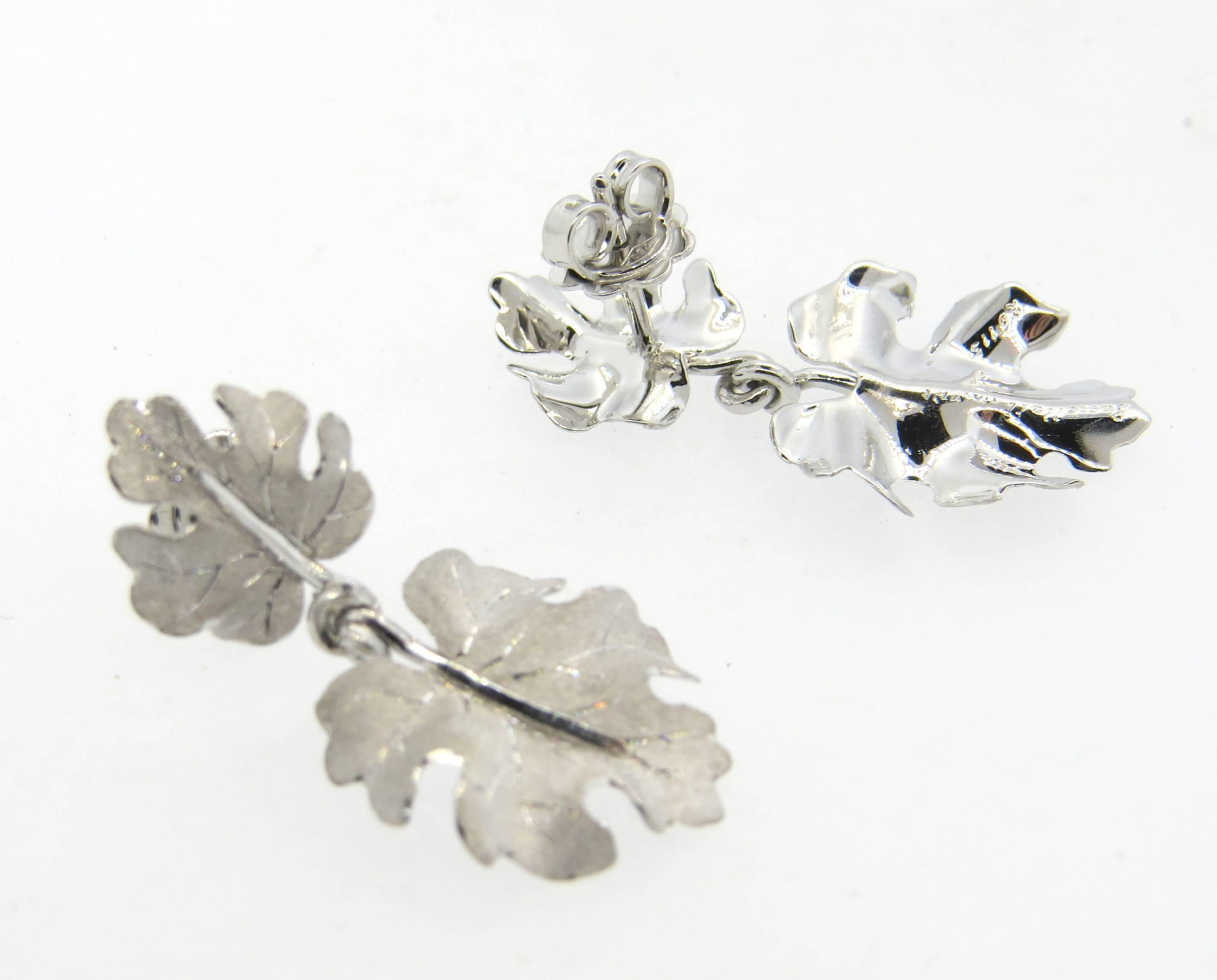 Pair of 18k white gold earrings, crafted by Buccellati, featuring leaf motif. Earrings are 30mm x 16mm. Marked: Buccellati, Italy 18k. Weight - 4.7 grams
Come with original Buccellati paperwork