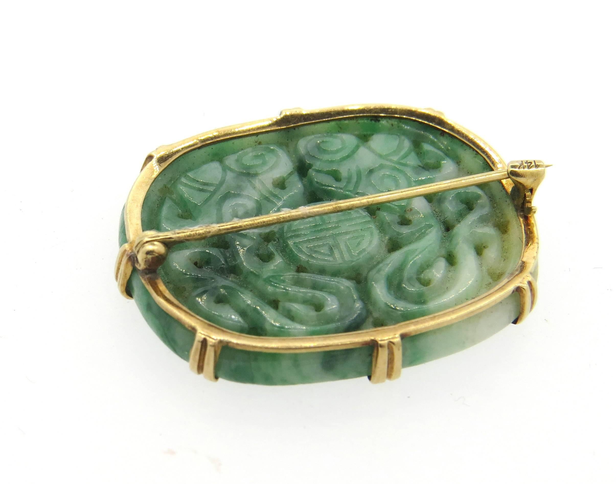 Antique Carved Jade Gold Brooch Pin In Excellent Condition In Lambertville, NJ
