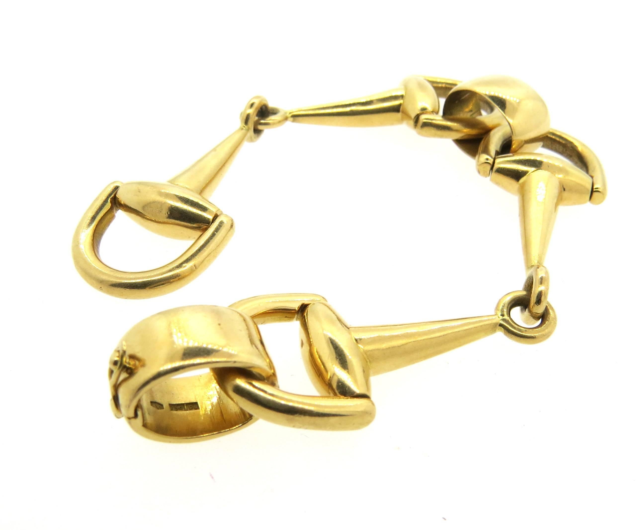 Mid Century Gold Horse Snaffle Link Bracelet  In Excellent Condition In Lambertville, NJ