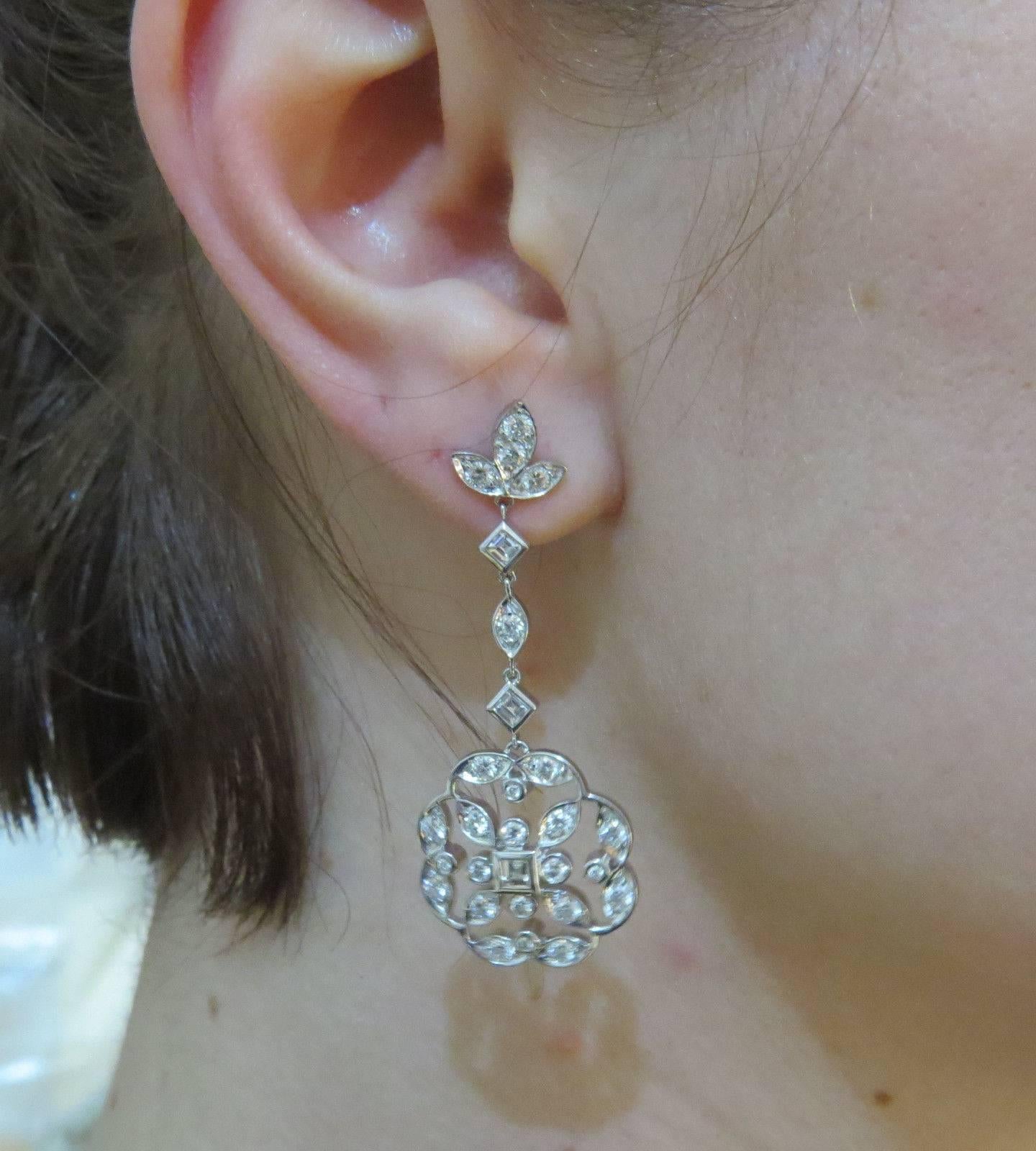Impressive Kwiat Crochet Diamond Gold Drop Earrings In Excellent Condition In Lambertville, NJ
