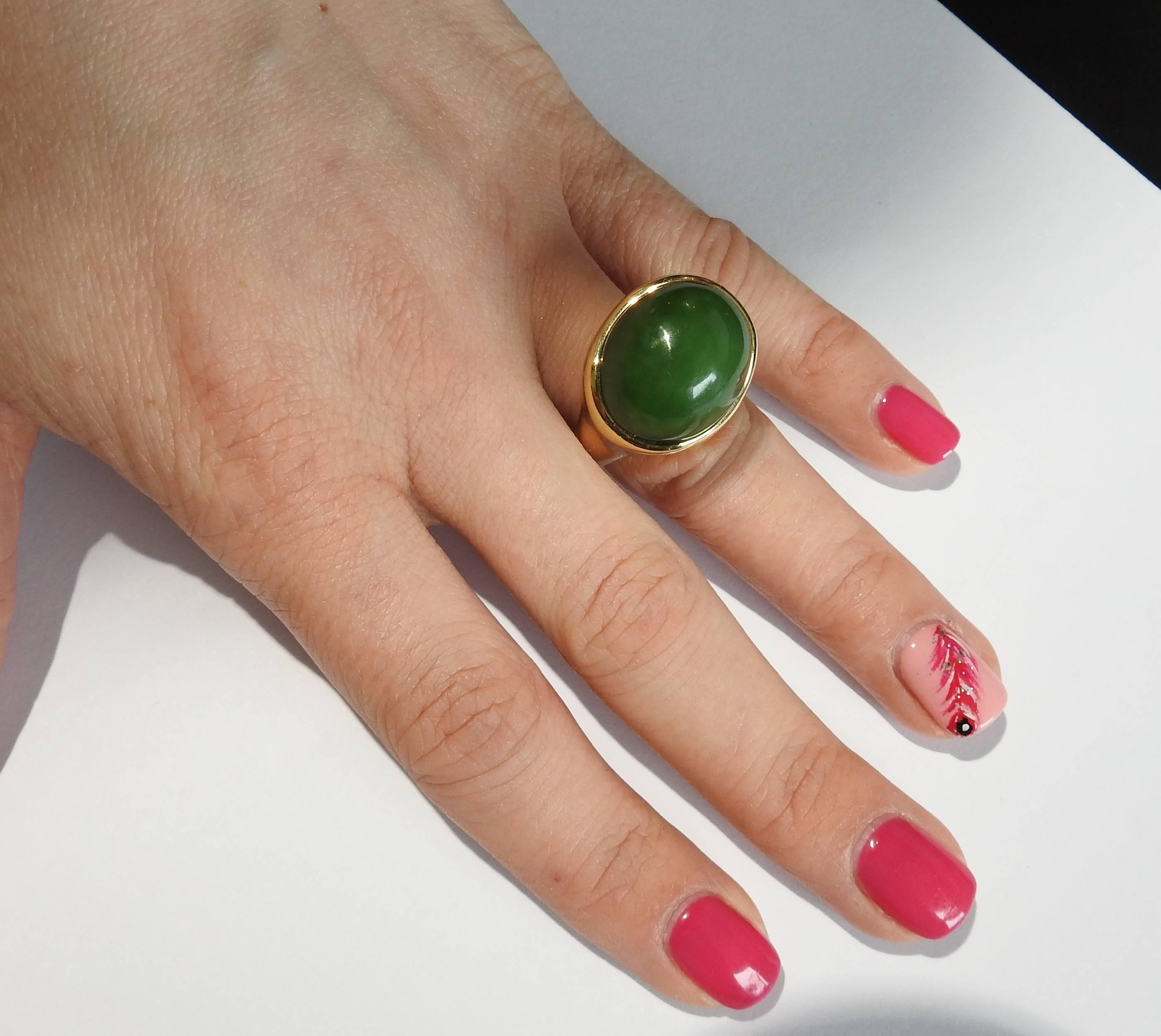 Tiffany & Co. Elsa Peretti Jade Gold Cabochon Ring  In Excellent Condition In Lambertville, NJ