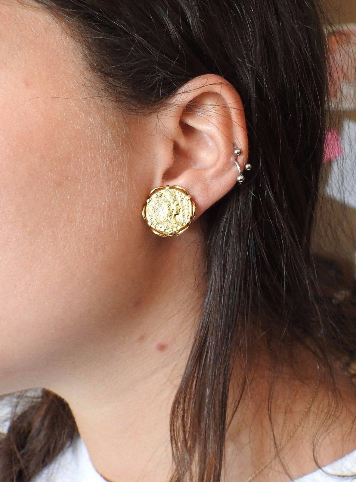 Rare Salvador Dali Gold Medal Earrings In Excellent Condition In Lambertville, NJ