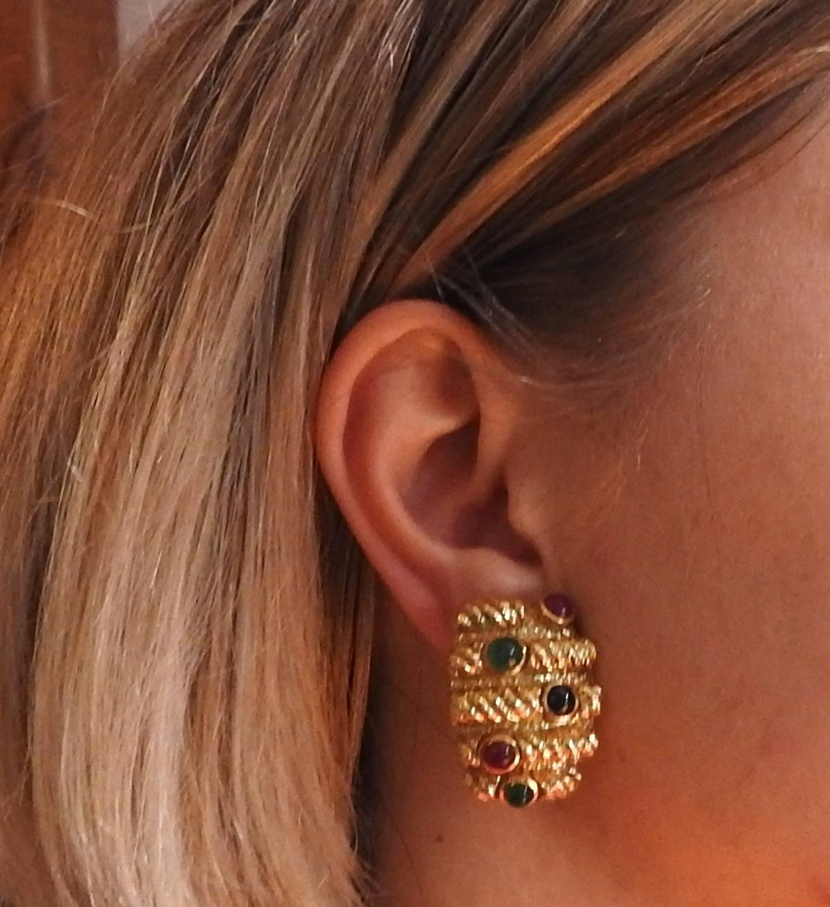 David Webb Emerald Sapphire Ruby Gold Earrings In Excellent Condition In Lambertville, NJ