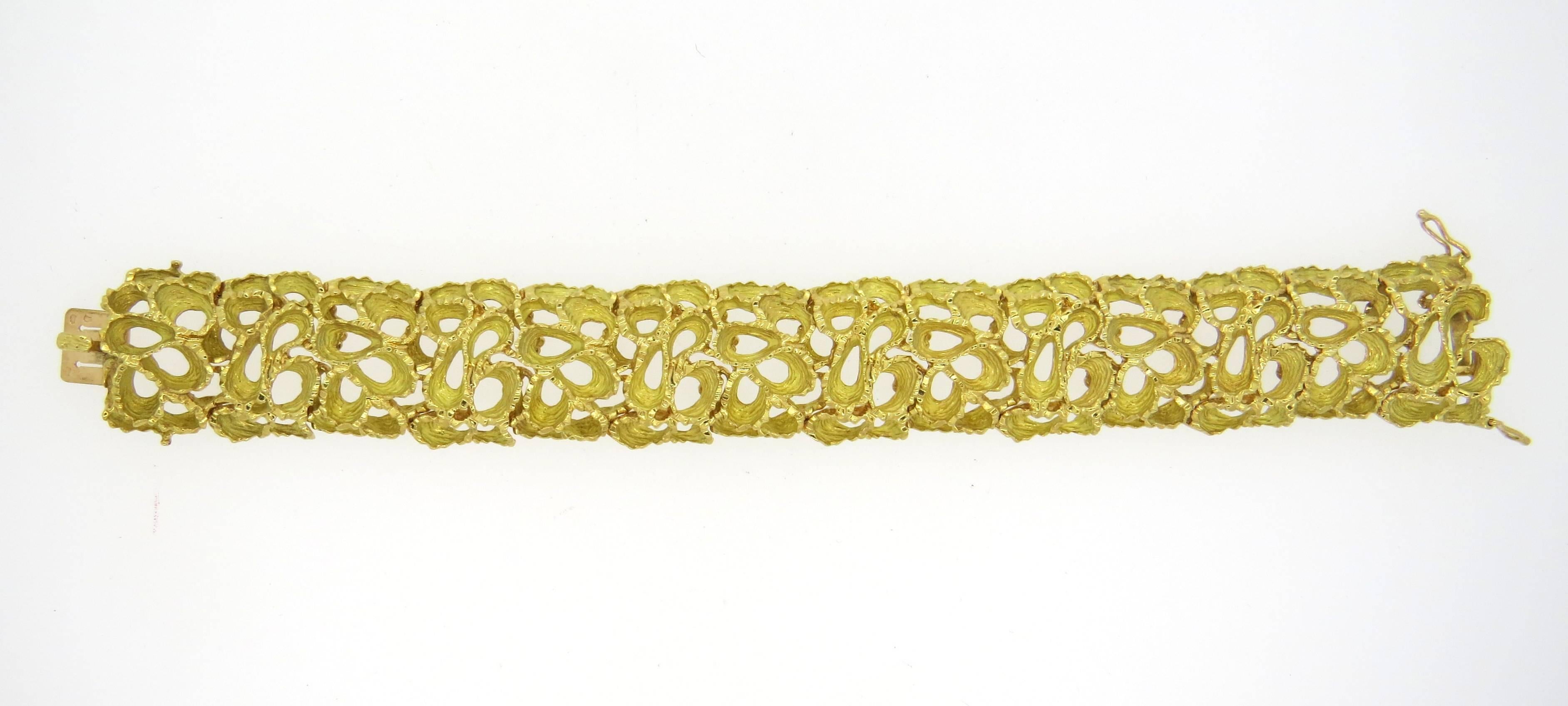 French circa 1960s 18k yellow gold bracelet, measuring 6 7/8