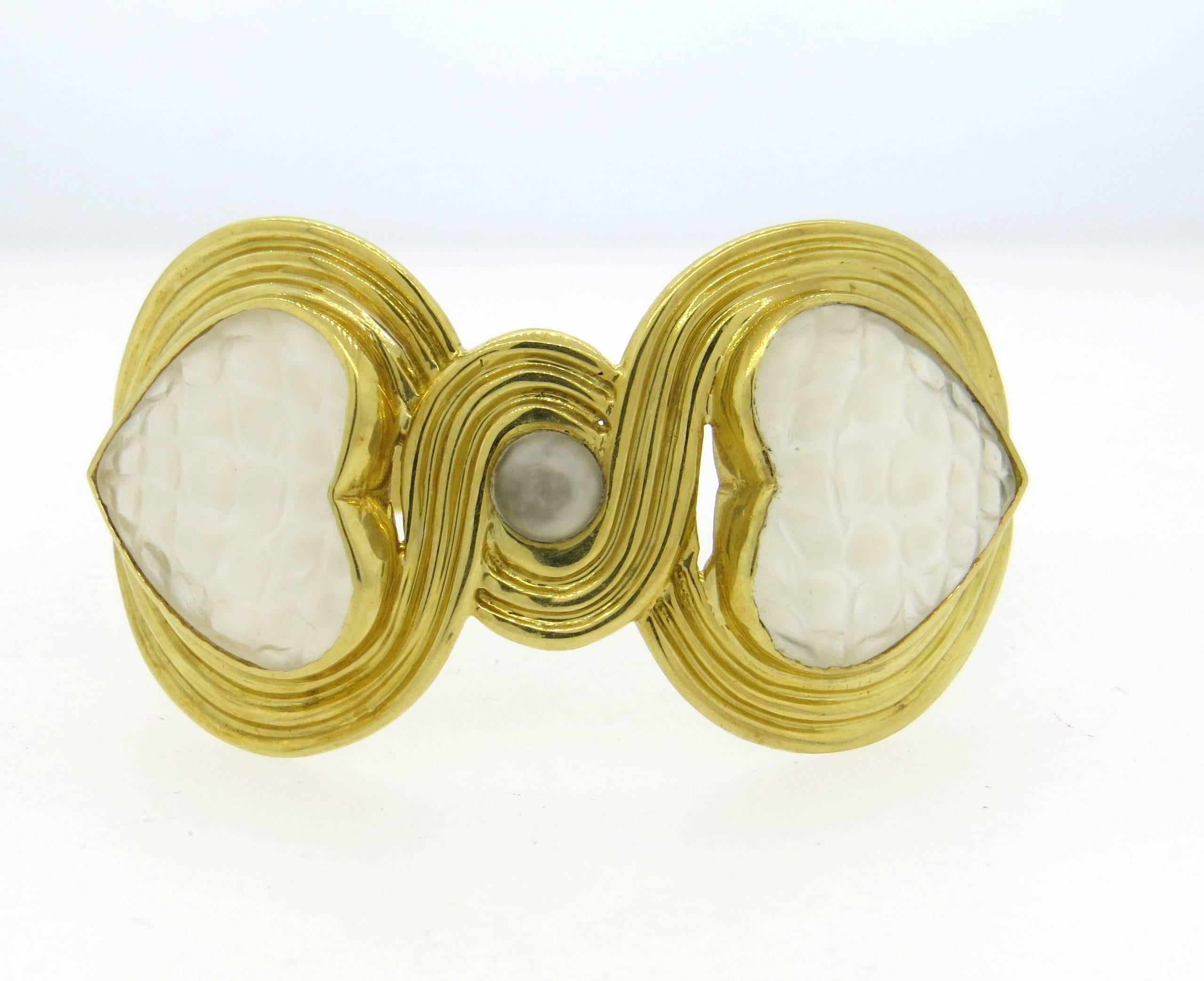 Gucci Frosted Crystal Gold Heart Cuff Bracelet In Excellent Condition In Lambertville, NJ