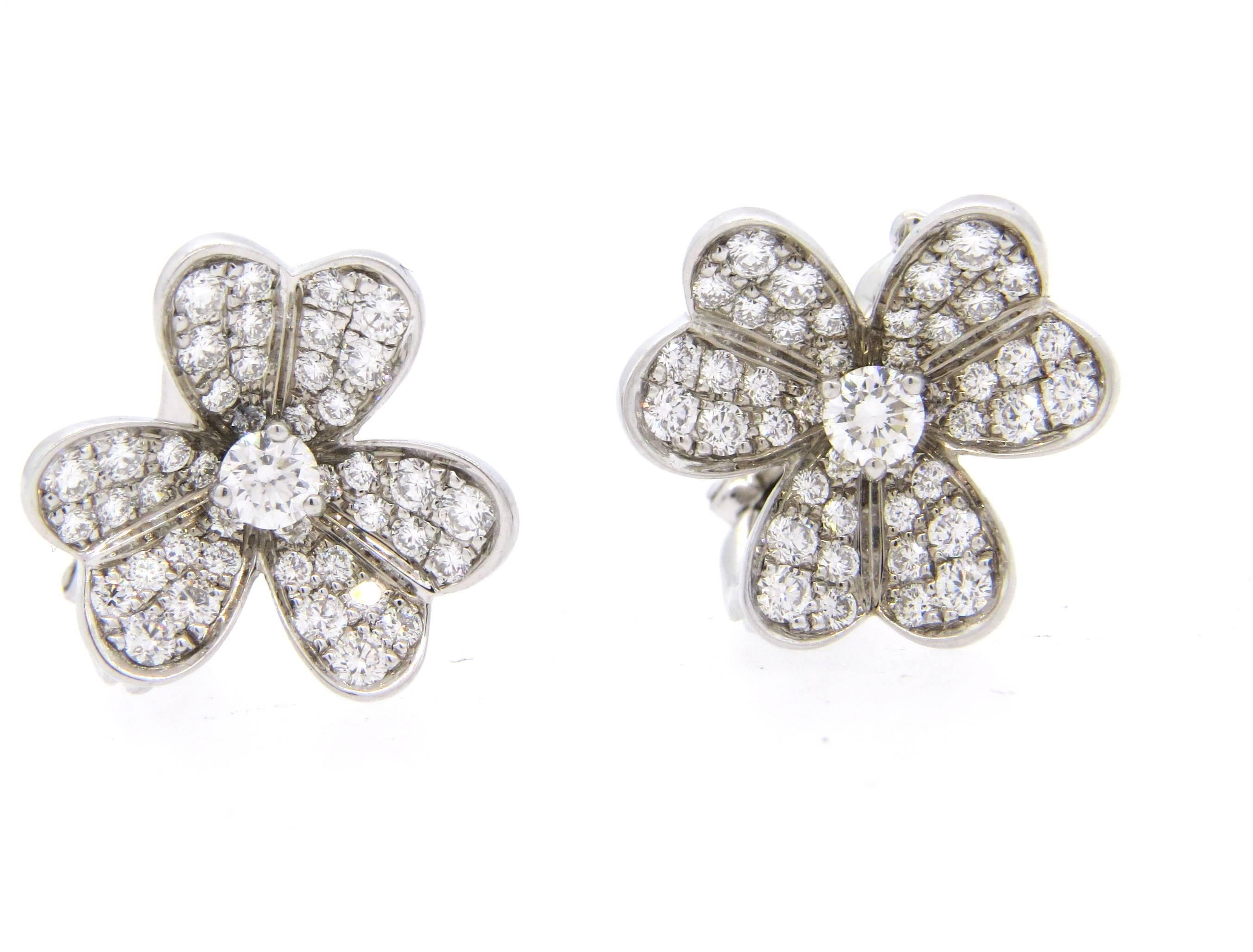 Van Cleef & Arpels Frivole Diamond Gold Flower Earrings  In Excellent Condition In Lambertville, NJ