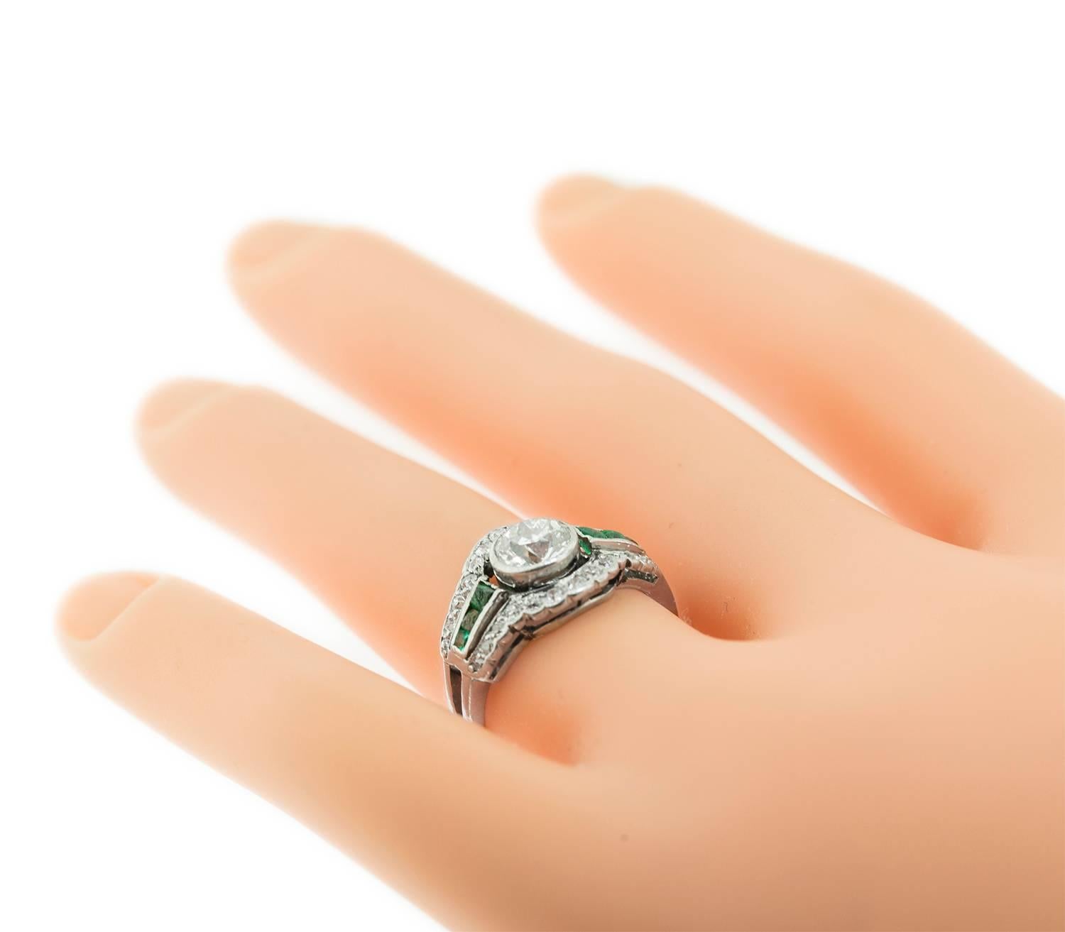Art Deco Emerald Diamond Platinum Ring In Good Condition For Sale In Toronto, Ontario
