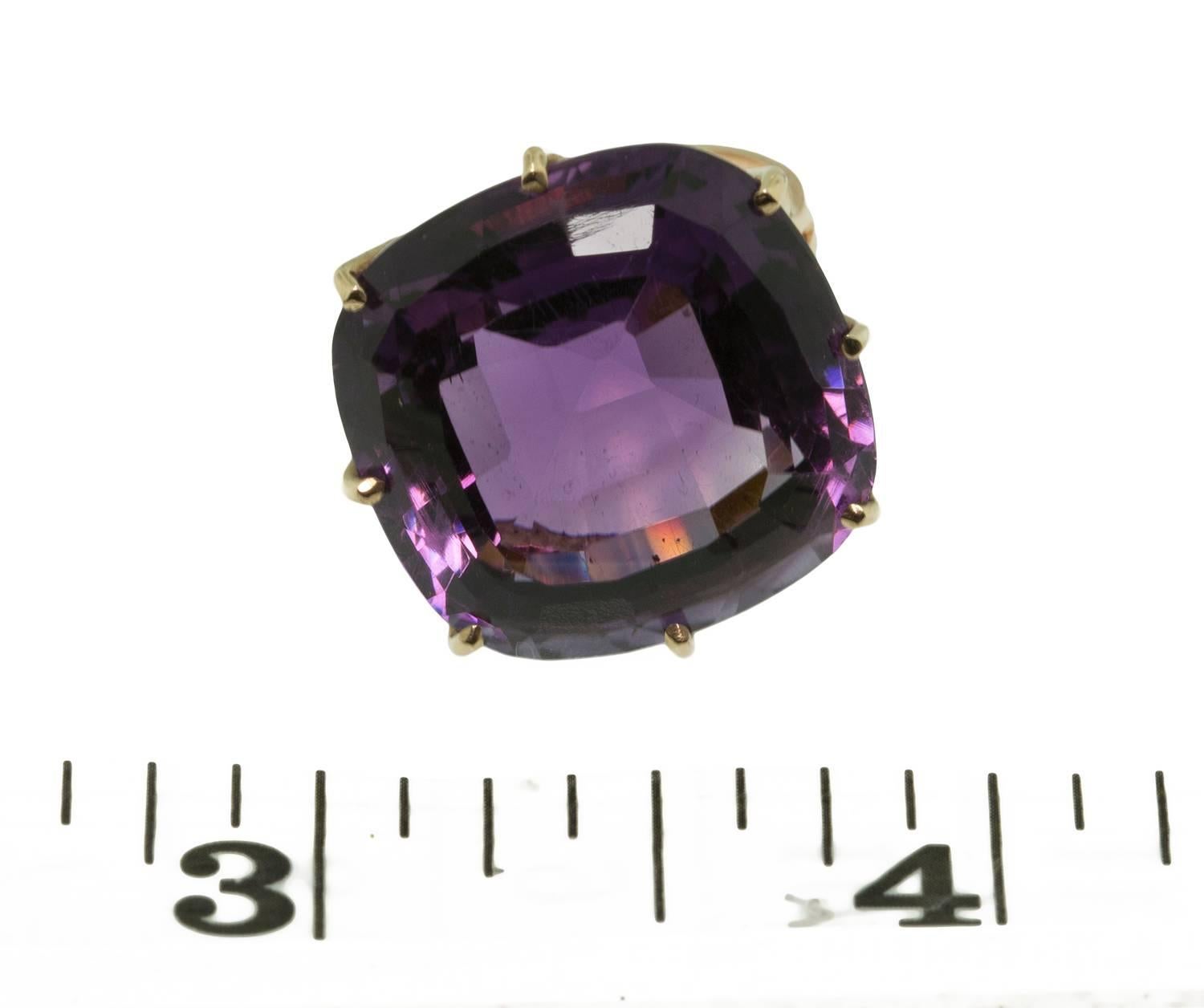 32 Carat Cushion Cut Amethyst Gold Ring In Excellent Condition In Toronto, Ontario