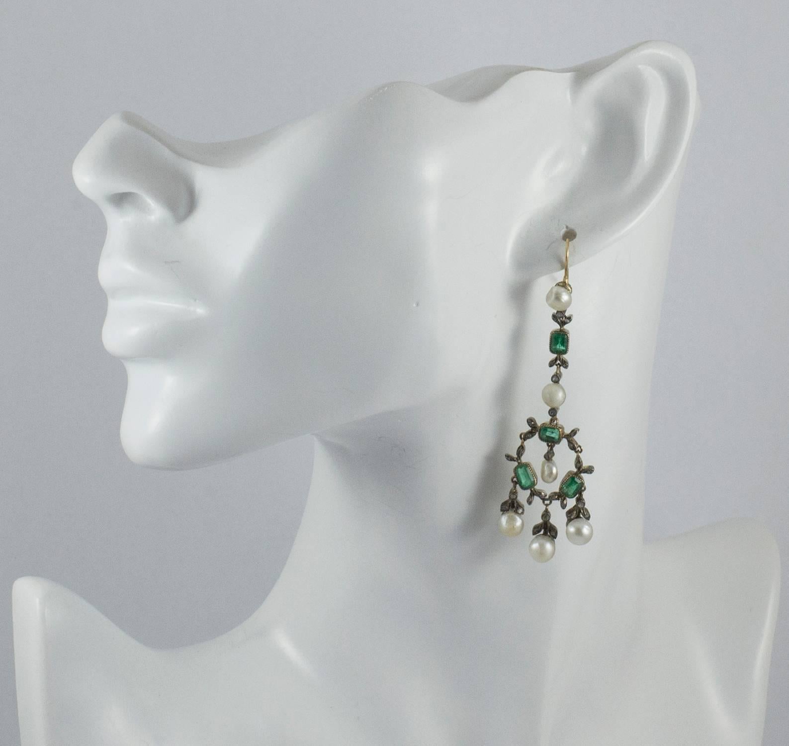 Antique Emerald and Pearl Earrings In Good Condition In Toronto, Ontario