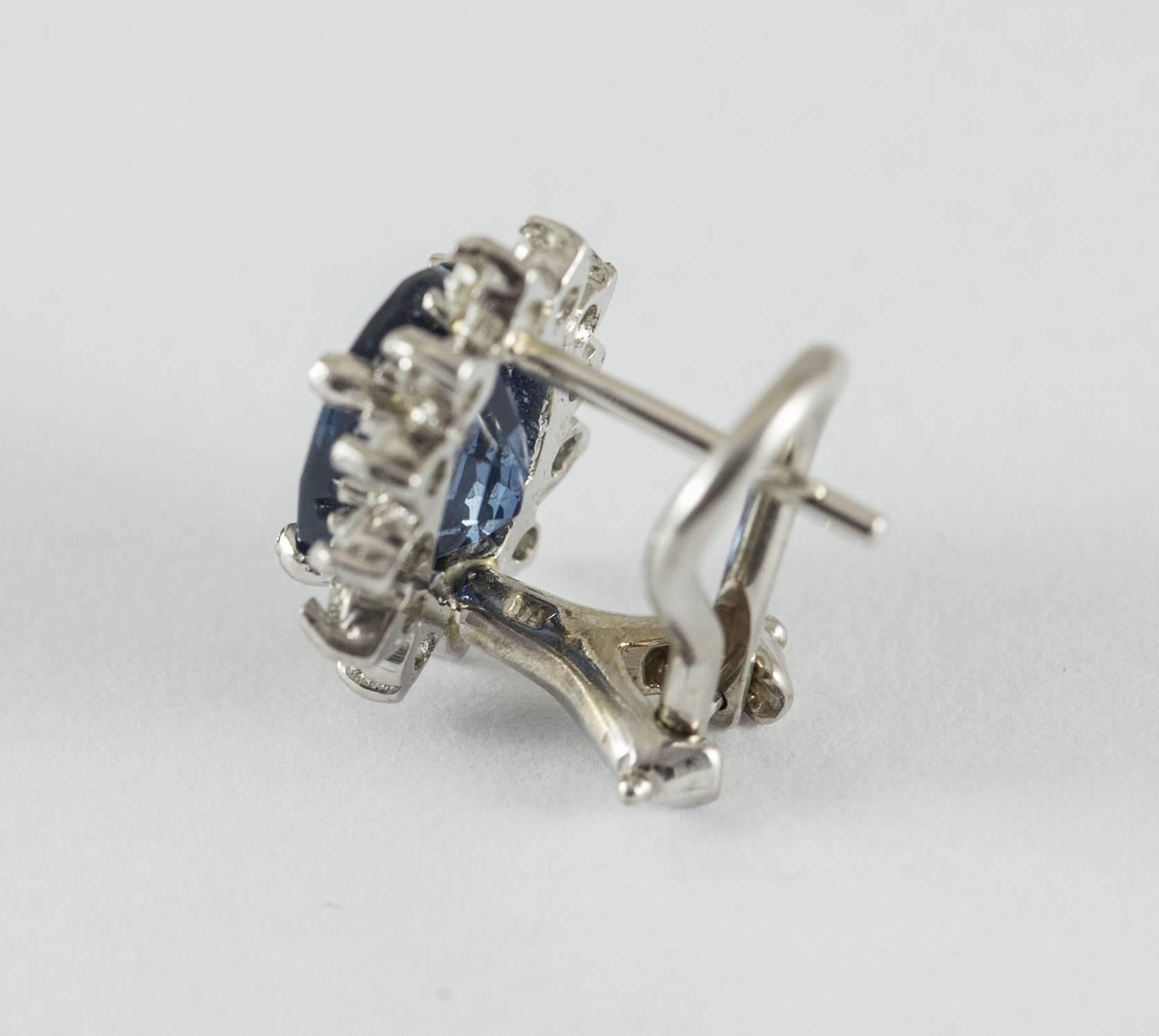 White Gold Diamond and Sapphire Stud Earrings In Excellent Condition For Sale In Toronto, Ontario