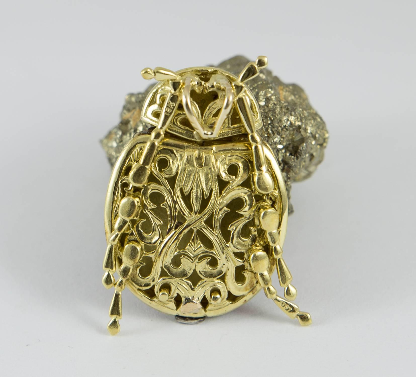 Gold Diamond and Enamel Lady Bug Pendant In Excellent Condition For Sale In Toronto, Ontario