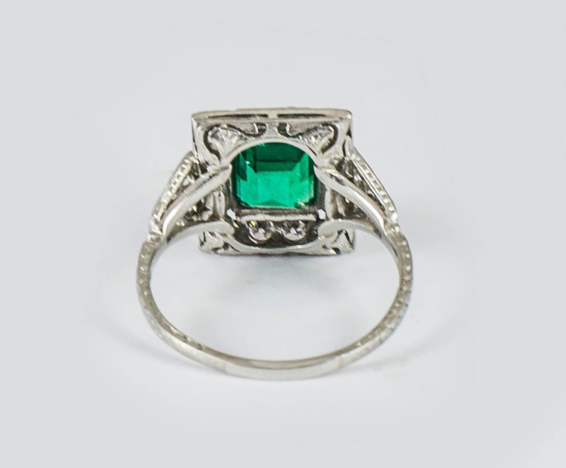 Art Deco Platinum Diamond and Emerald Ring In Excellent Condition For Sale In Toronto, Ontario