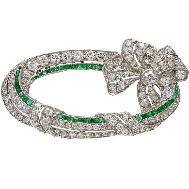 Art Deco Emerald Diamond Platinum Ribbon Brooch For Sale