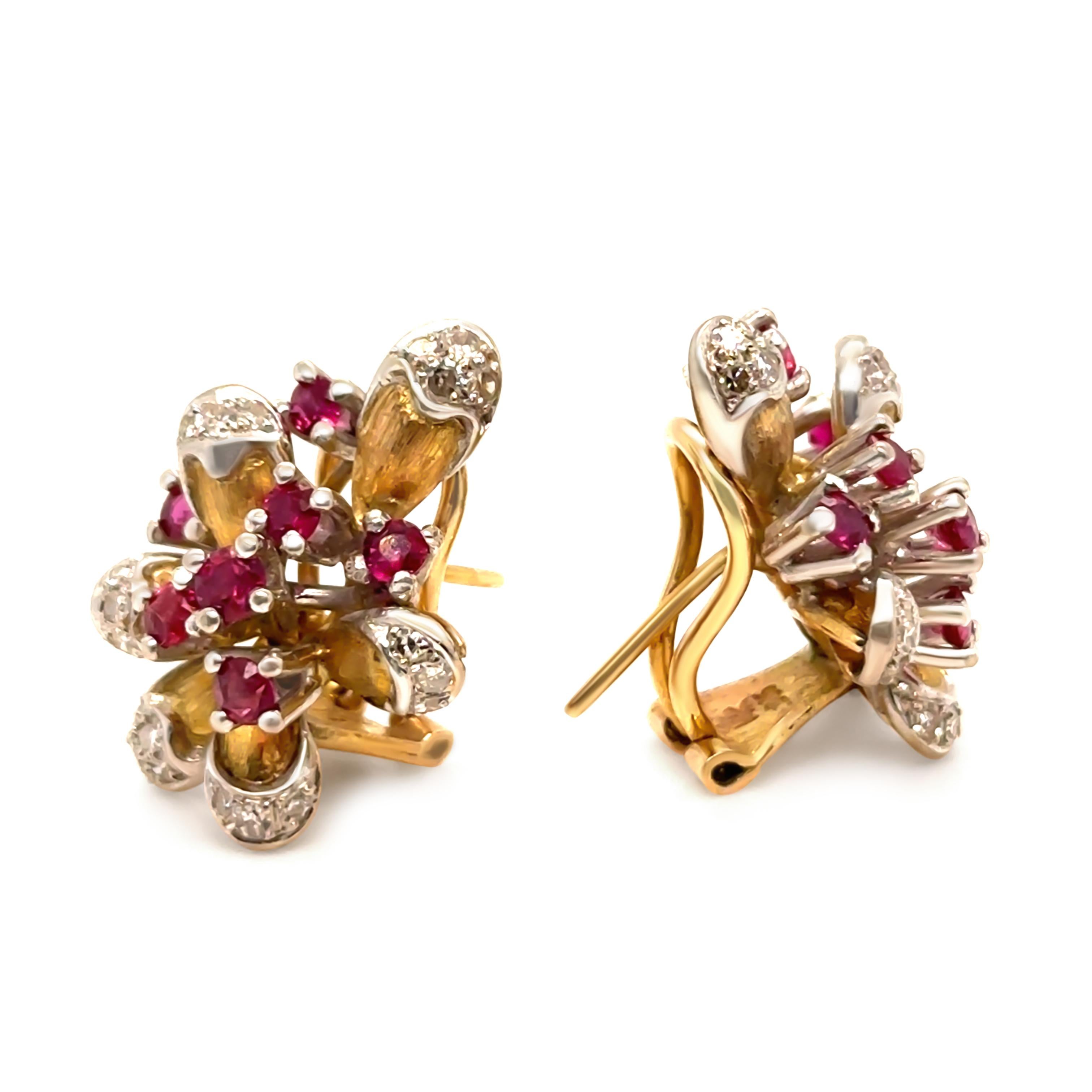 Taglio rotondo Orecchini in oro giallo e bianco 14ct con rubino e diamanti 1,80ct - 12,4g in vendita