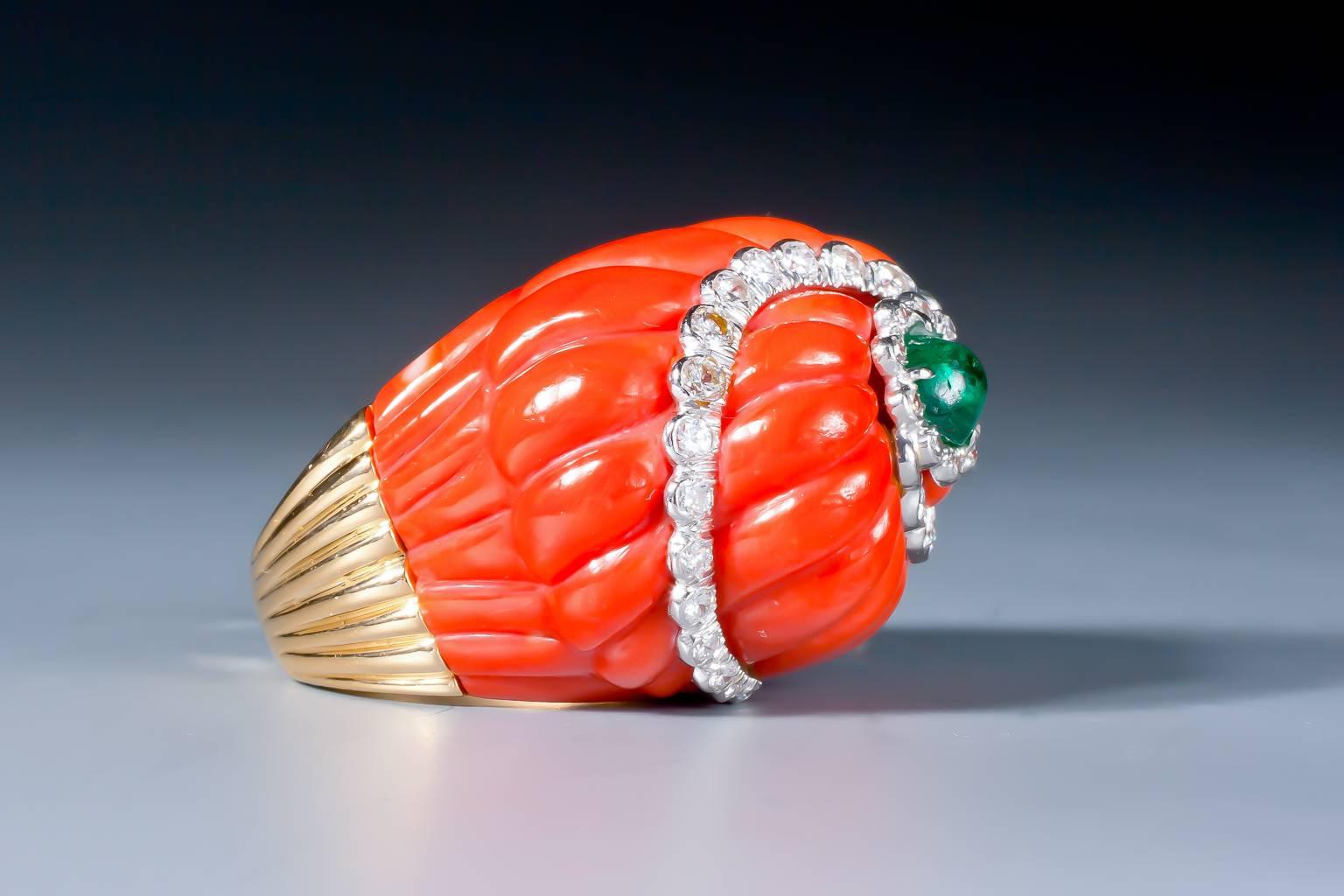 1960s David Webb Impressive Coral Emerald Diamond Gold Platinum Dome Ring In Excellent Condition For Sale In Kortrijk, BE