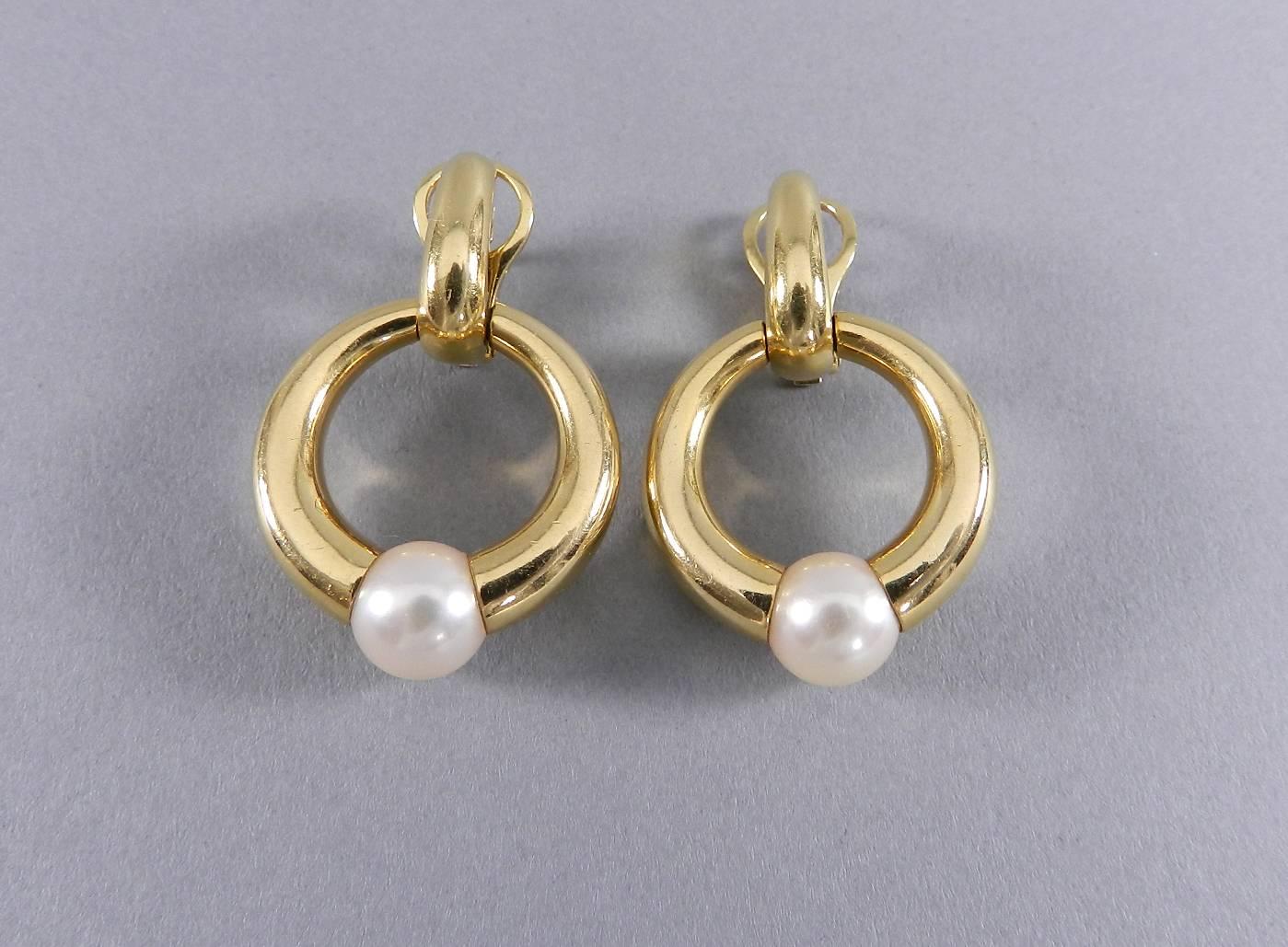 1994 Cartier Pearl Gold Earrings  In Excellent Condition In Toronto, Ontario