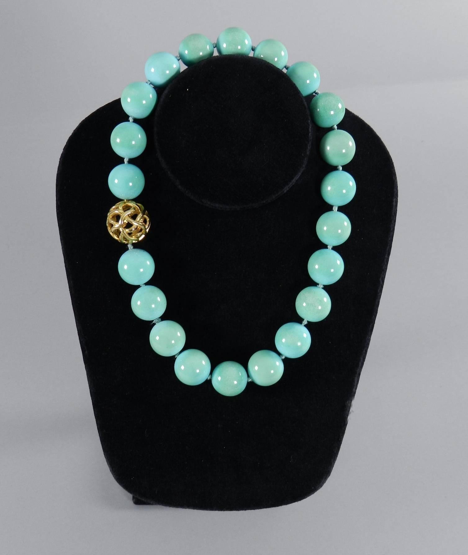 Angela Cummings Turquoise Bead Necklace with Gold Clasp In Excellent Condition In Toronto, Ontario