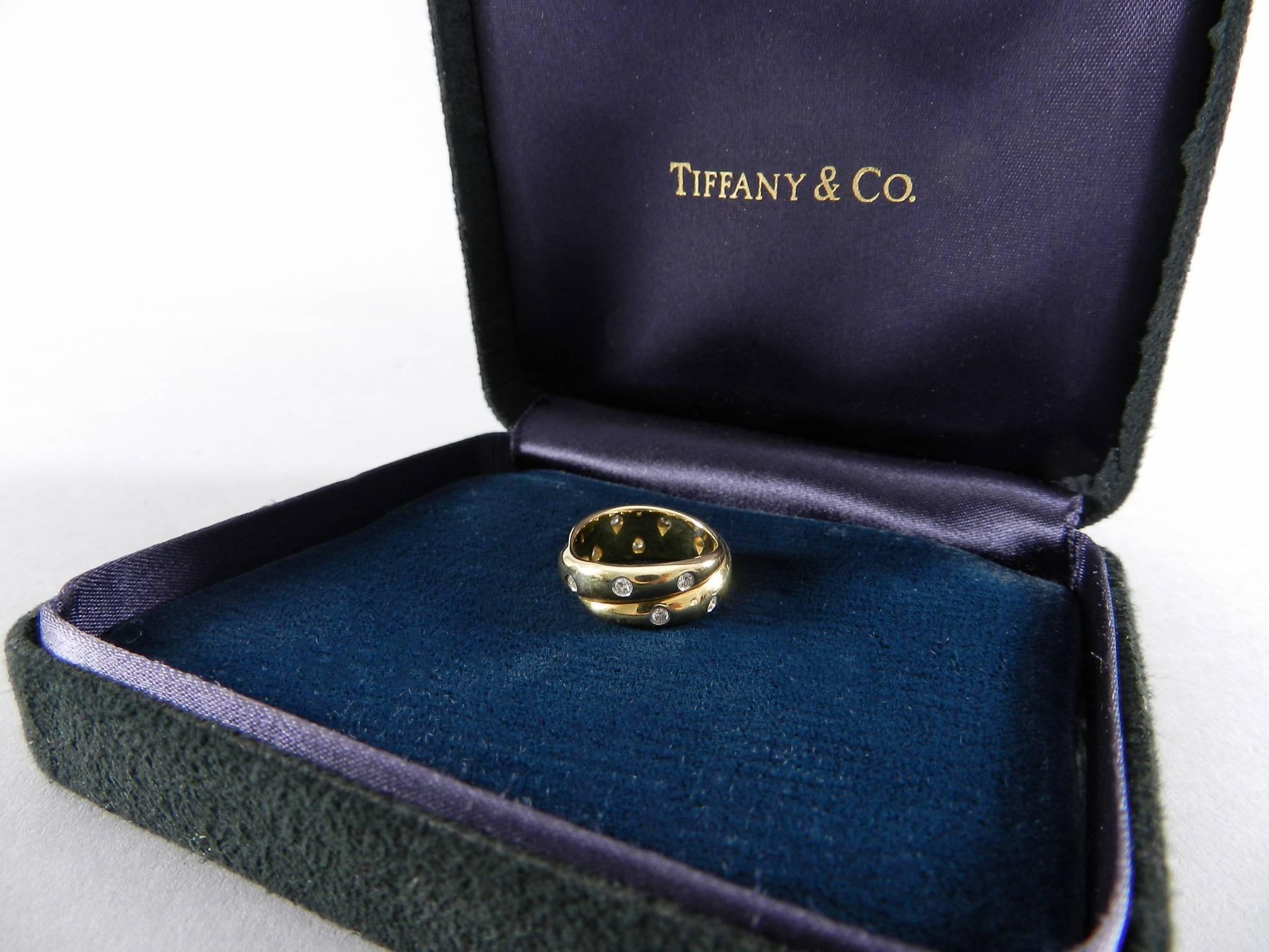 Tiffany and Co. 18k yellow gold and 950 platinum double band ring. Has 12 diamonds. Excellent pre-owned condition. Includes box. Ring size 6.

We ship worldwide.