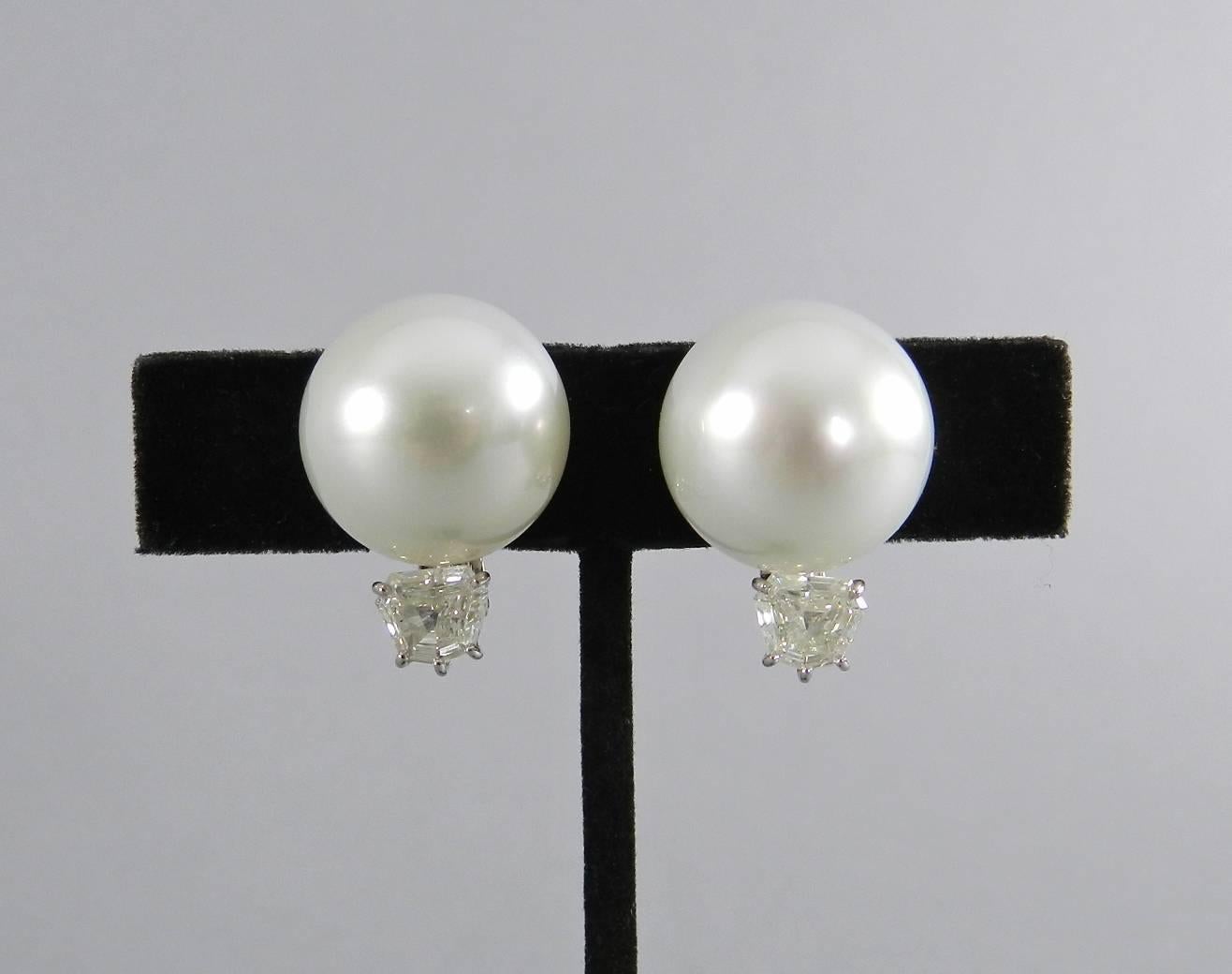 Giovane White South Sea Pearl Diamond Platinum Earrings In Excellent Condition In Toronto, Ontario