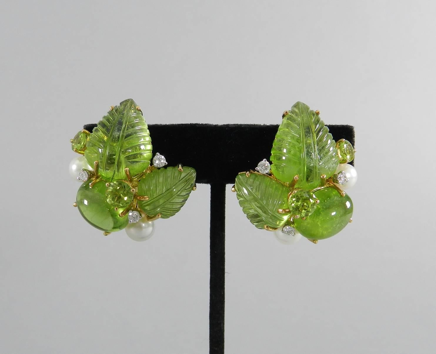 Seaman Schepps peridot bubble cluster leaf earrings.  Carved peridot green leaves, pearls, and diamonds set in 18k yellow gold. Clipback. Signed Seaman Schepps 750.  Each earring measures approximately 1.25 x 125”.  Total weight 34.8 grams.

We ship