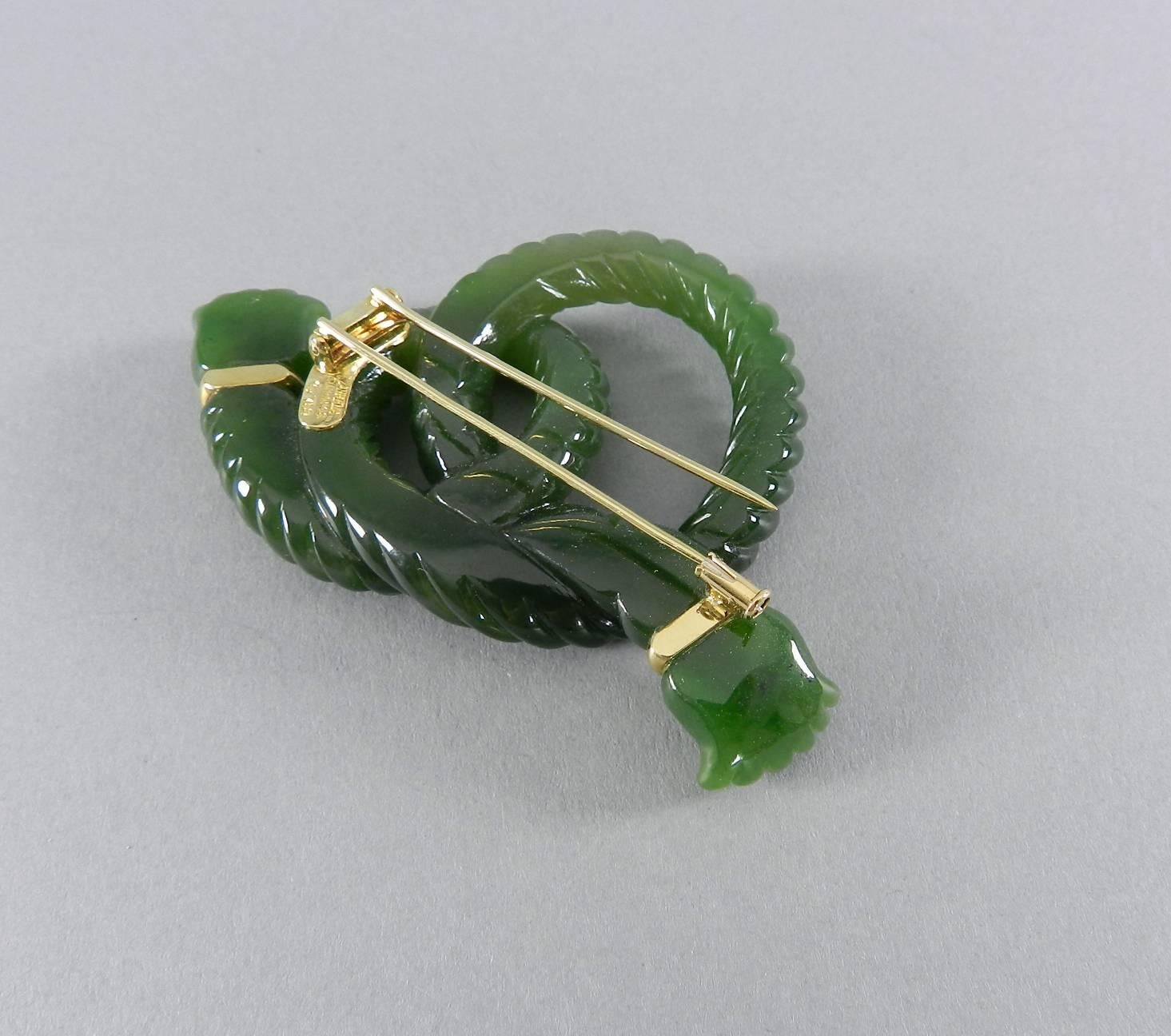 Angela Cummings Green Nephrite and Gold Knot Brooch In Excellent Condition In Toronto, Ontario