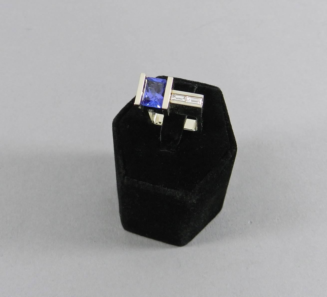 Modernist Abstract White Gold Tanzanite and Diamond Ring In Excellent Condition For Sale In Toronto, Ontario