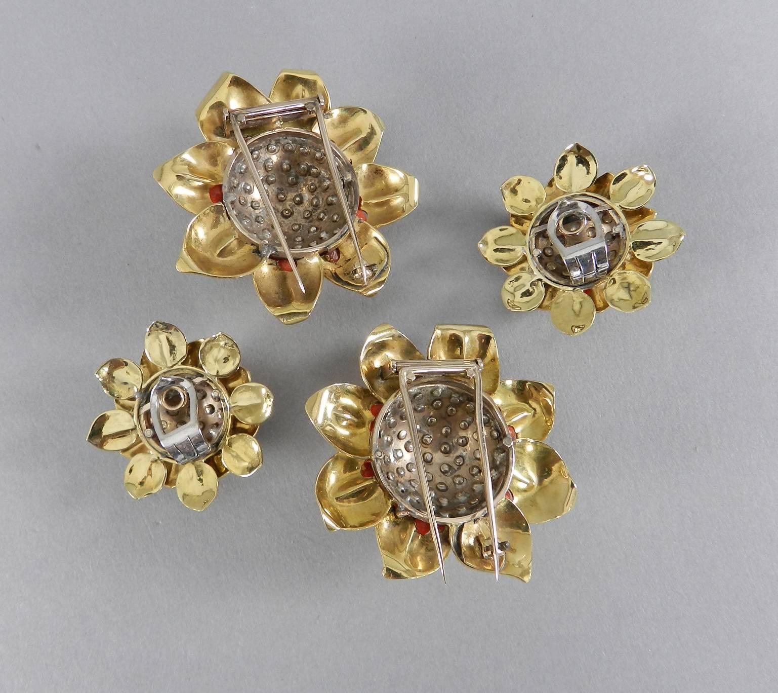  Circa 1950's retro coral beaded flower dress clips and earrings set. 18k yellow gold. Earrings measure approximately 1-3/8" and dress clips 2" . Excellent vintage condition. Total weight 95.7 grams. 

We ship worldwide.