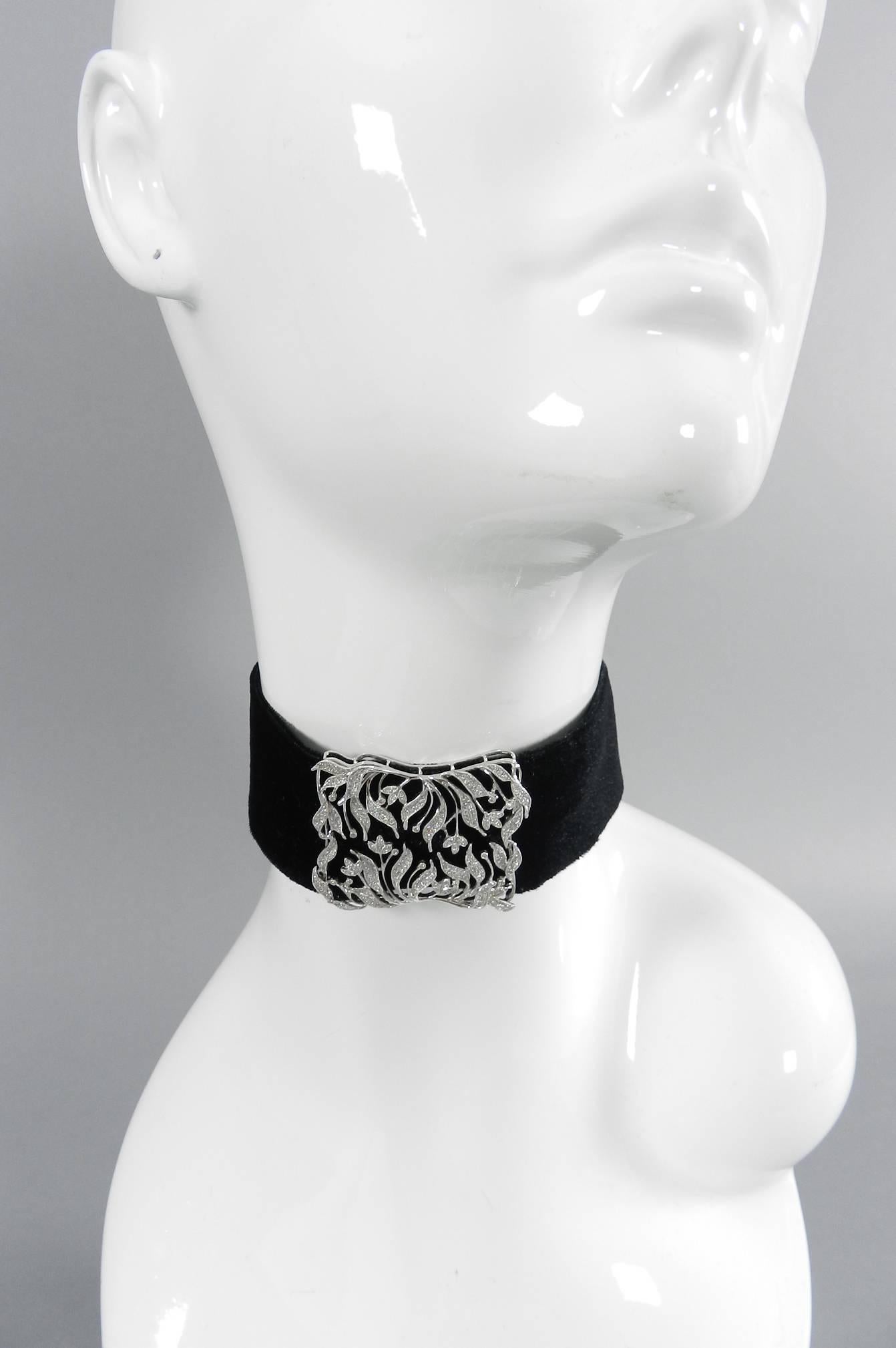 18 Karat White Gold and Floral Diamond Buckle on Velvet Ribbon Choker In Excellent Condition In Toronto, Ontario
