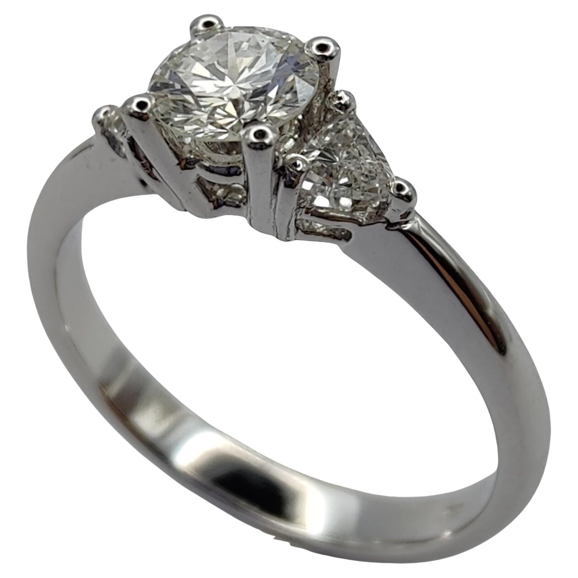 Anillo de compromiso de diamantes de 3 piedras en oro blanco de 18 quilates