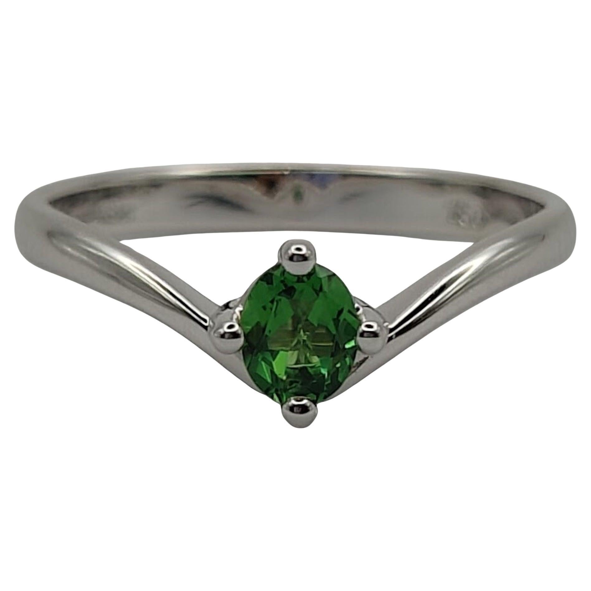 Oval Cut Emerald 4-Prong Solitaire Ring in 18k White Gold For Sale